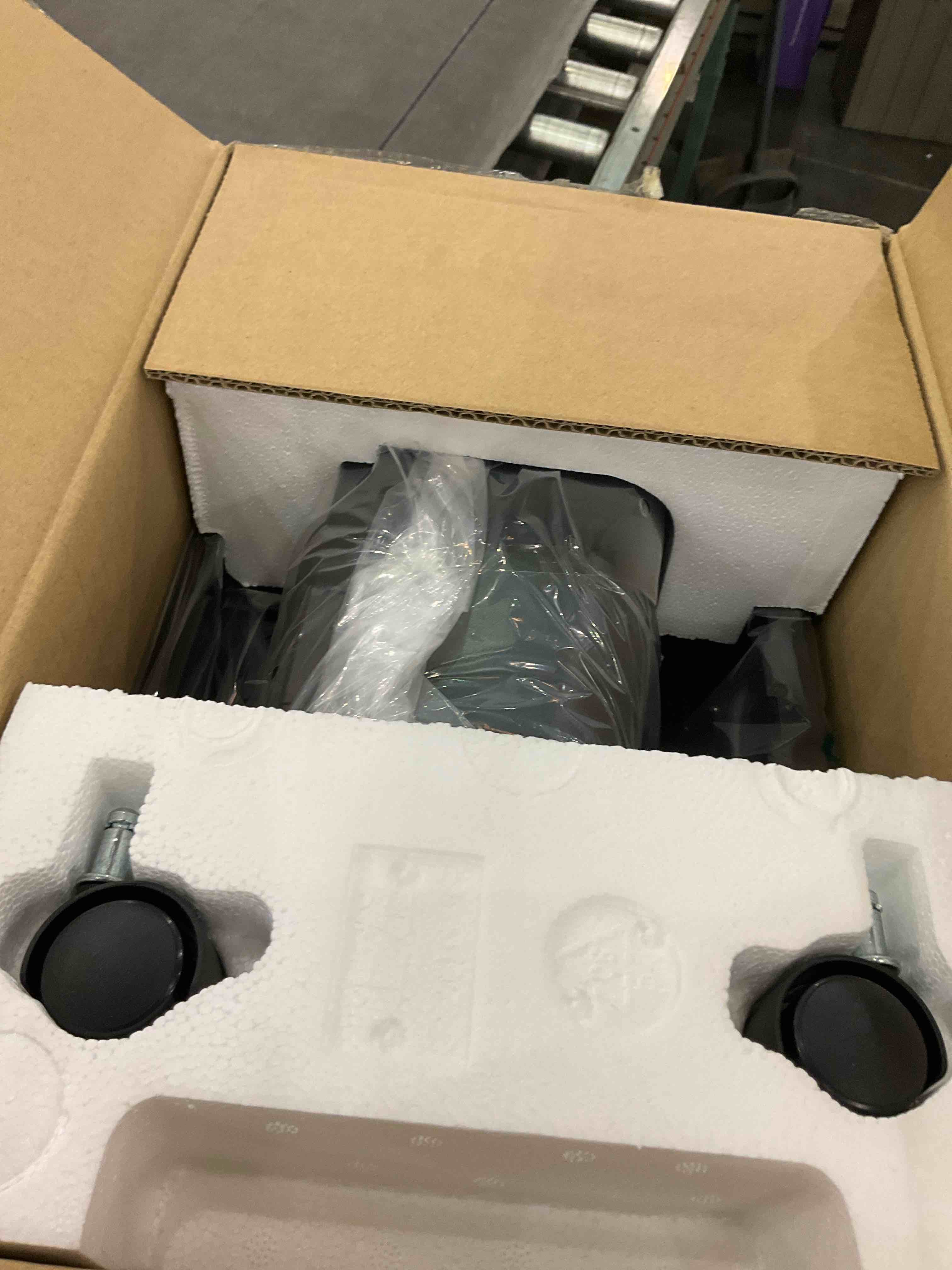 https://s3.amazonaws.com/lotting-images-prod/BargainHunt/EXS00978895_1706717349619.jpeg