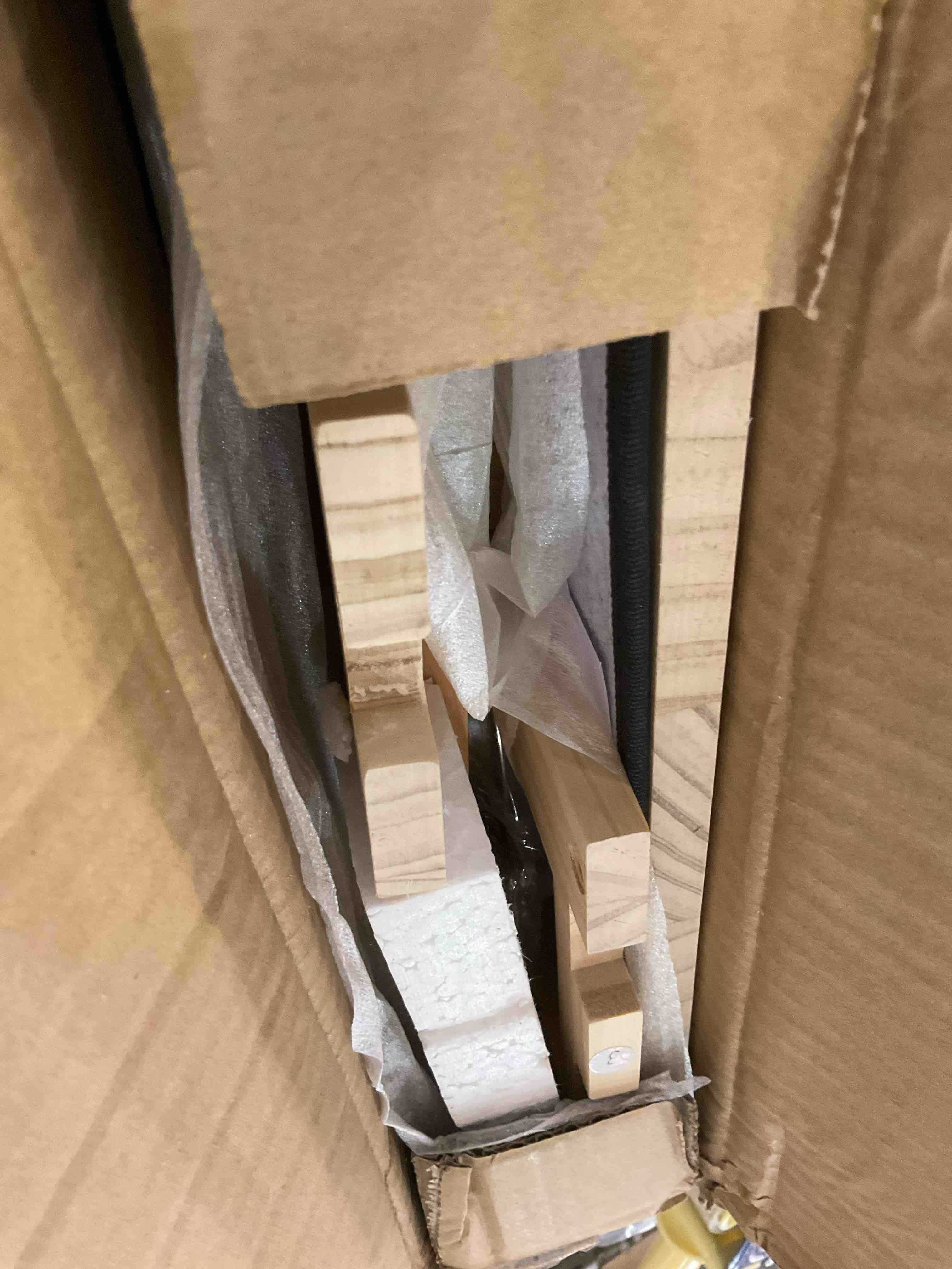 https://s3.amazonaws.com/lotting-images-prod/BargainHunt/EXS00979091_1707335897064.jpeg