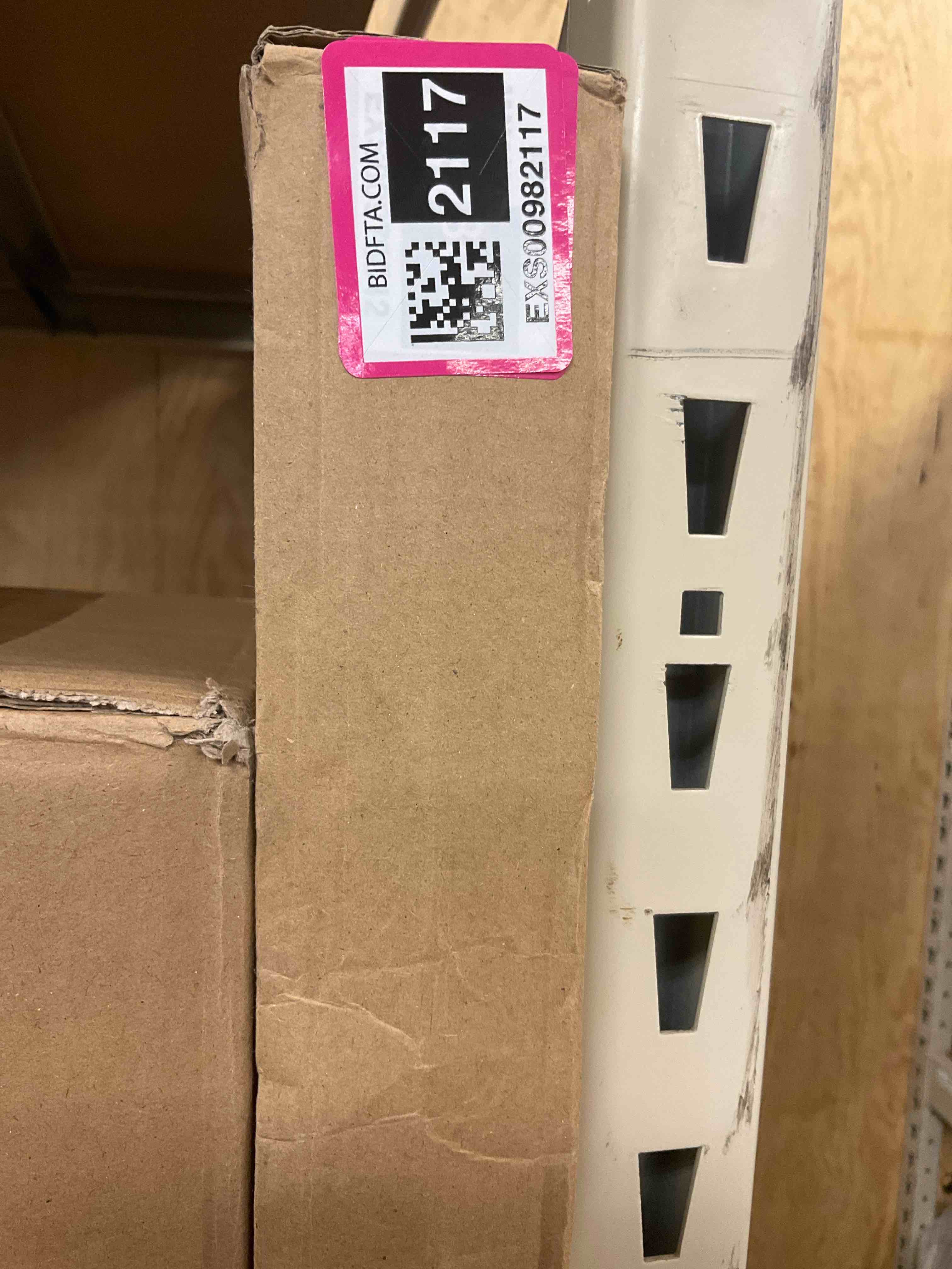 https://s3.amazonaws.com/lotting-images-prod/BargainHunt/EXS00982117_1708188680235.jpeg