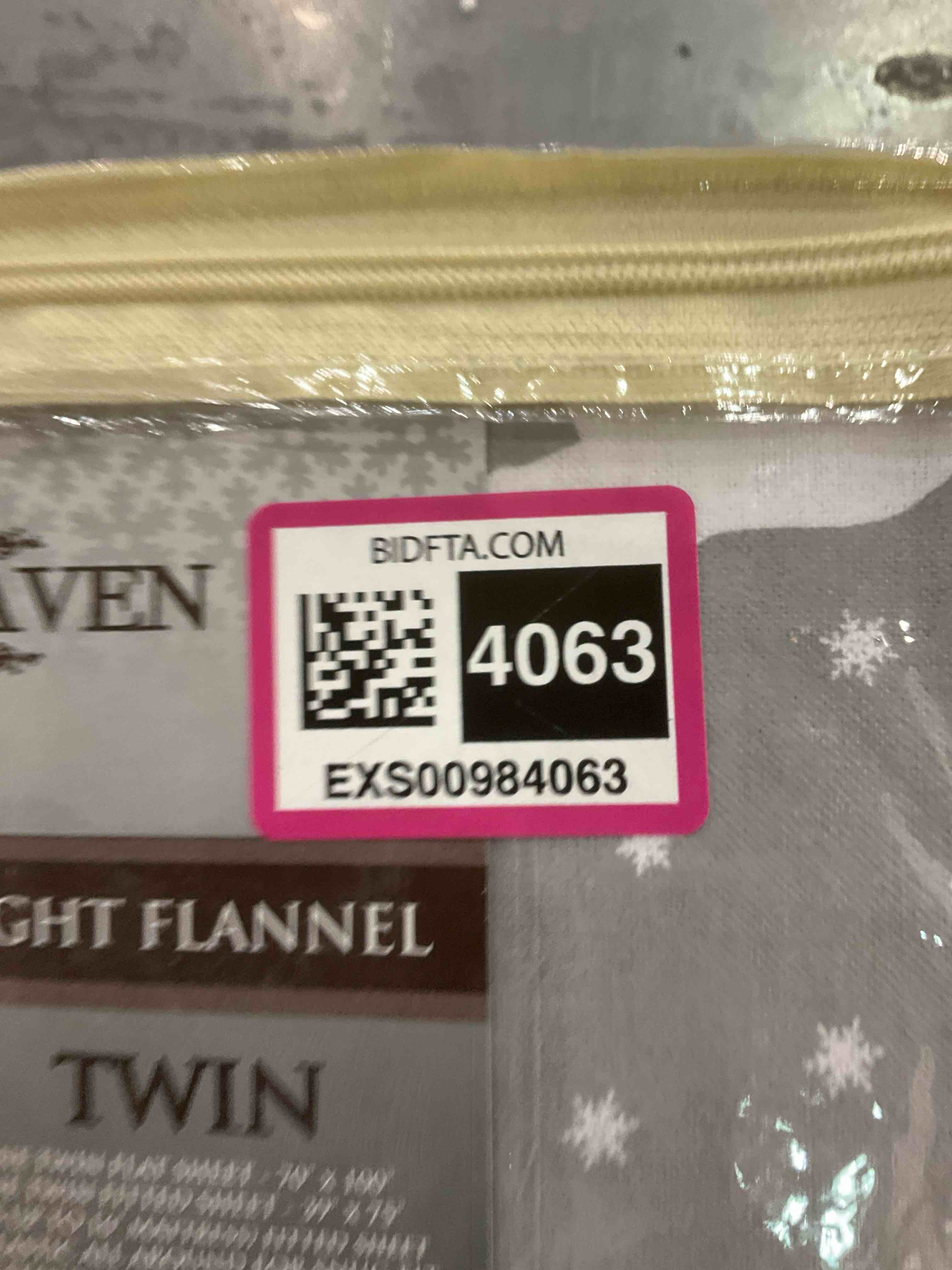 https://s3.amazonaws.com/lotting-images-prod/BargainHunt/EXS00984063_1706616880262.jpeg