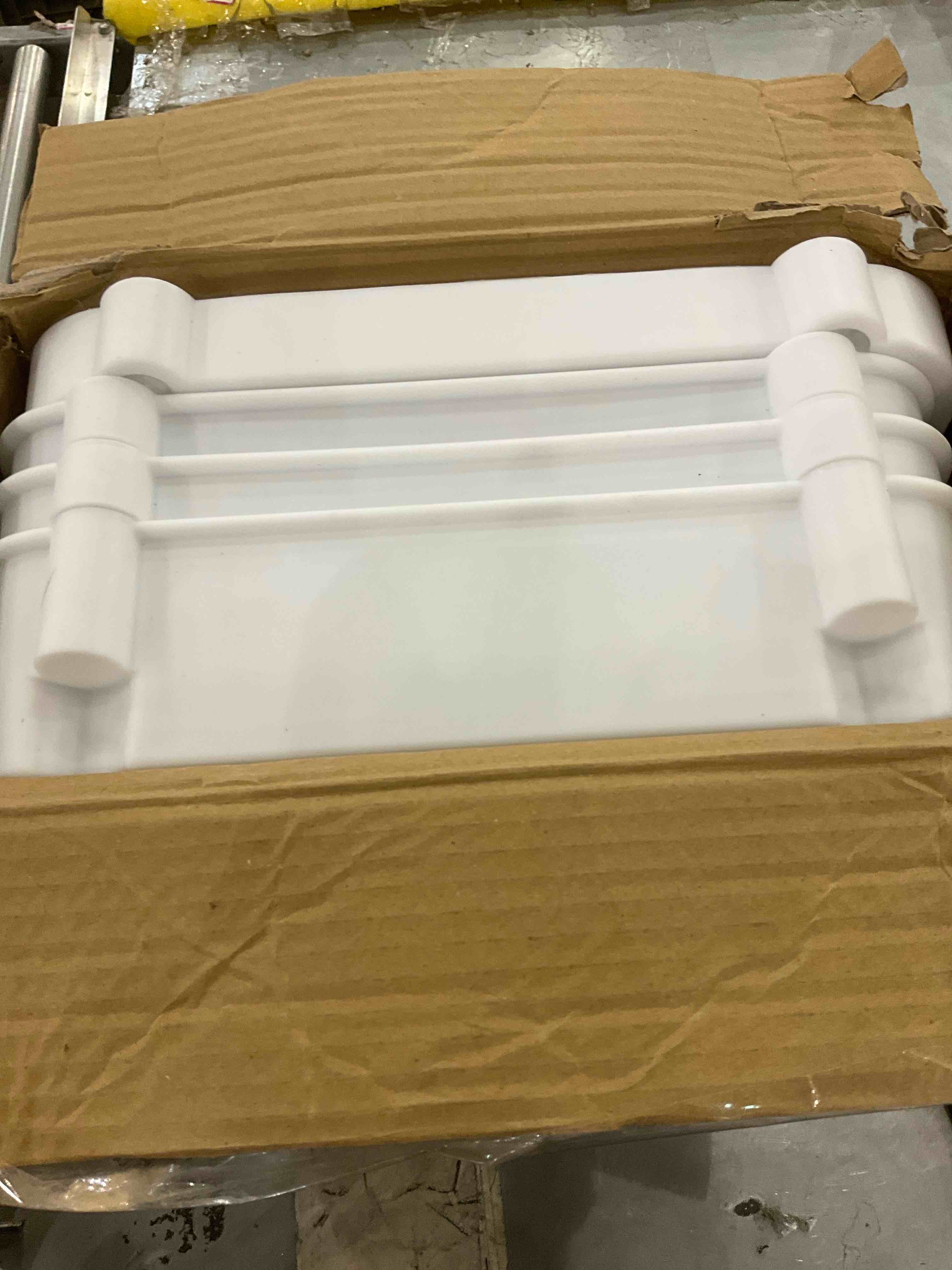 https://s3.amazonaws.com/lotting-images-prod/BargainHunt/EXS00984144_1706630746671.jpeg