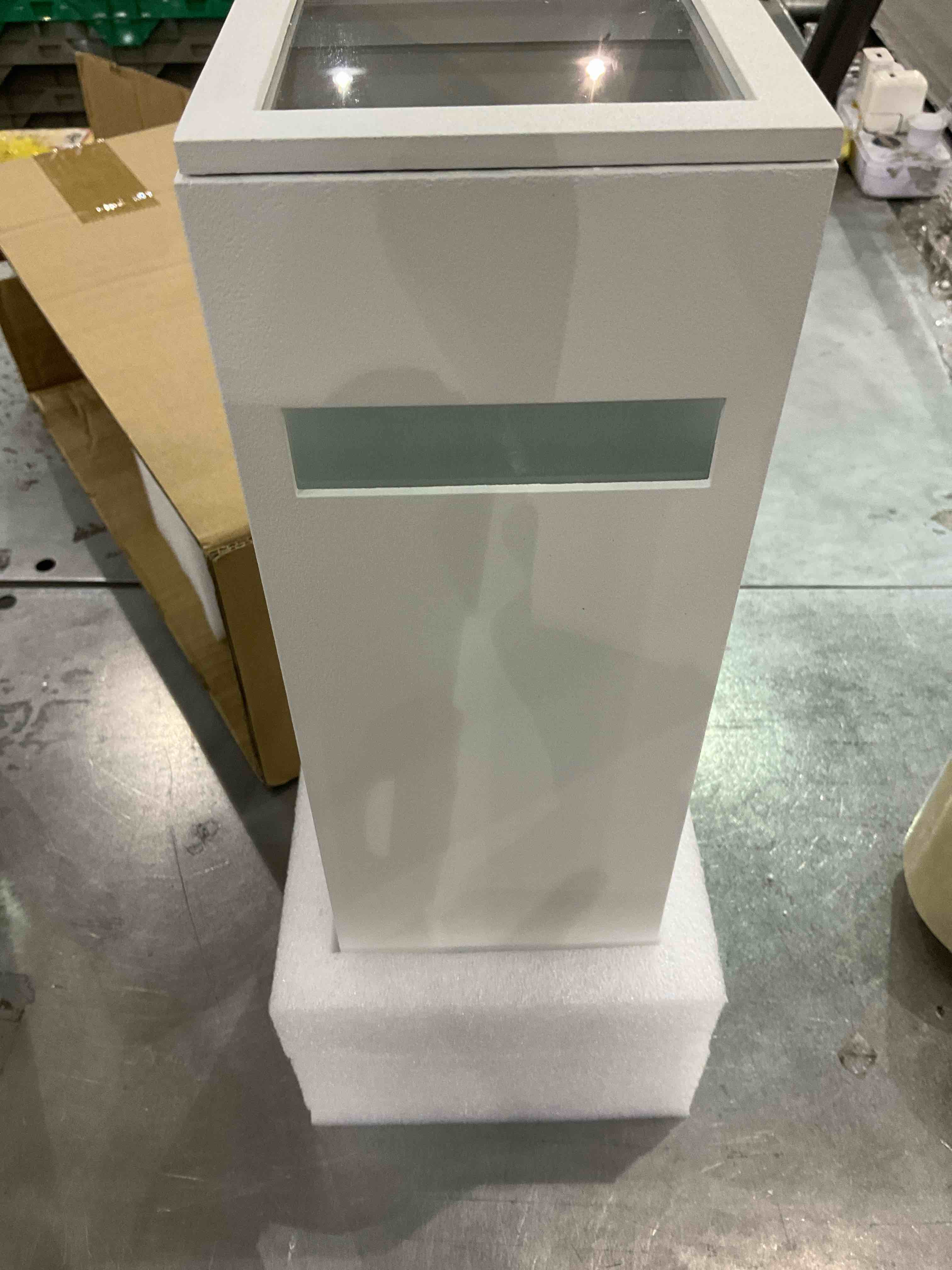 https://s3.amazonaws.com/lotting-images-prod/BargainHunt/EXS00984329_1706790722092.jpeg
