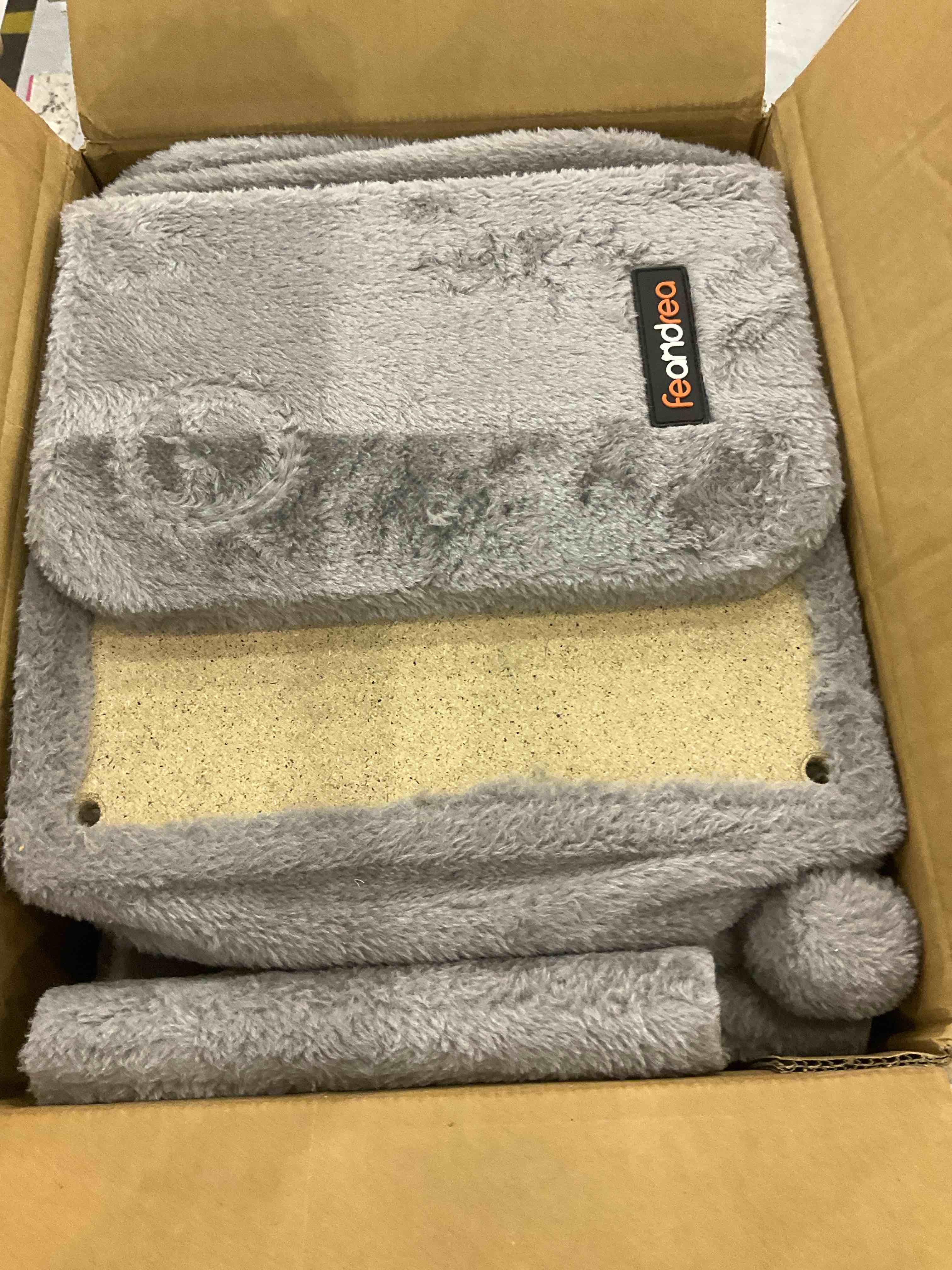 https://s3.amazonaws.com/lotting-images-prod/BargainHunt/EXS00984332_1706791108659.jpeg