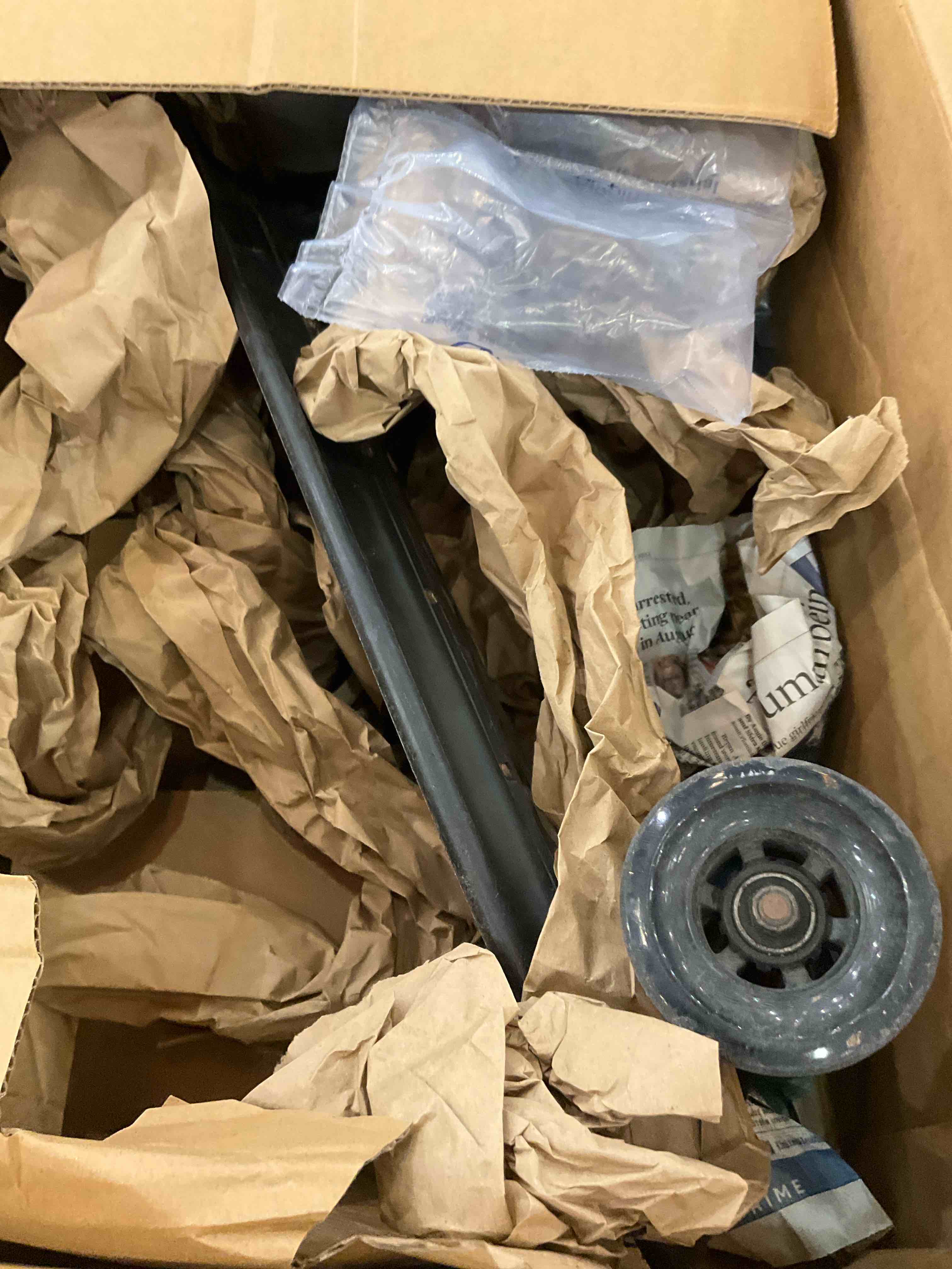 Electric Skateboard Electric Longboard with Remote Control Electric Skateboard ,450W Hub-Motor,18.6 MPH Top Speed,7.6 Miles Range,3 Speeds Adjustment,12 Months Warranty