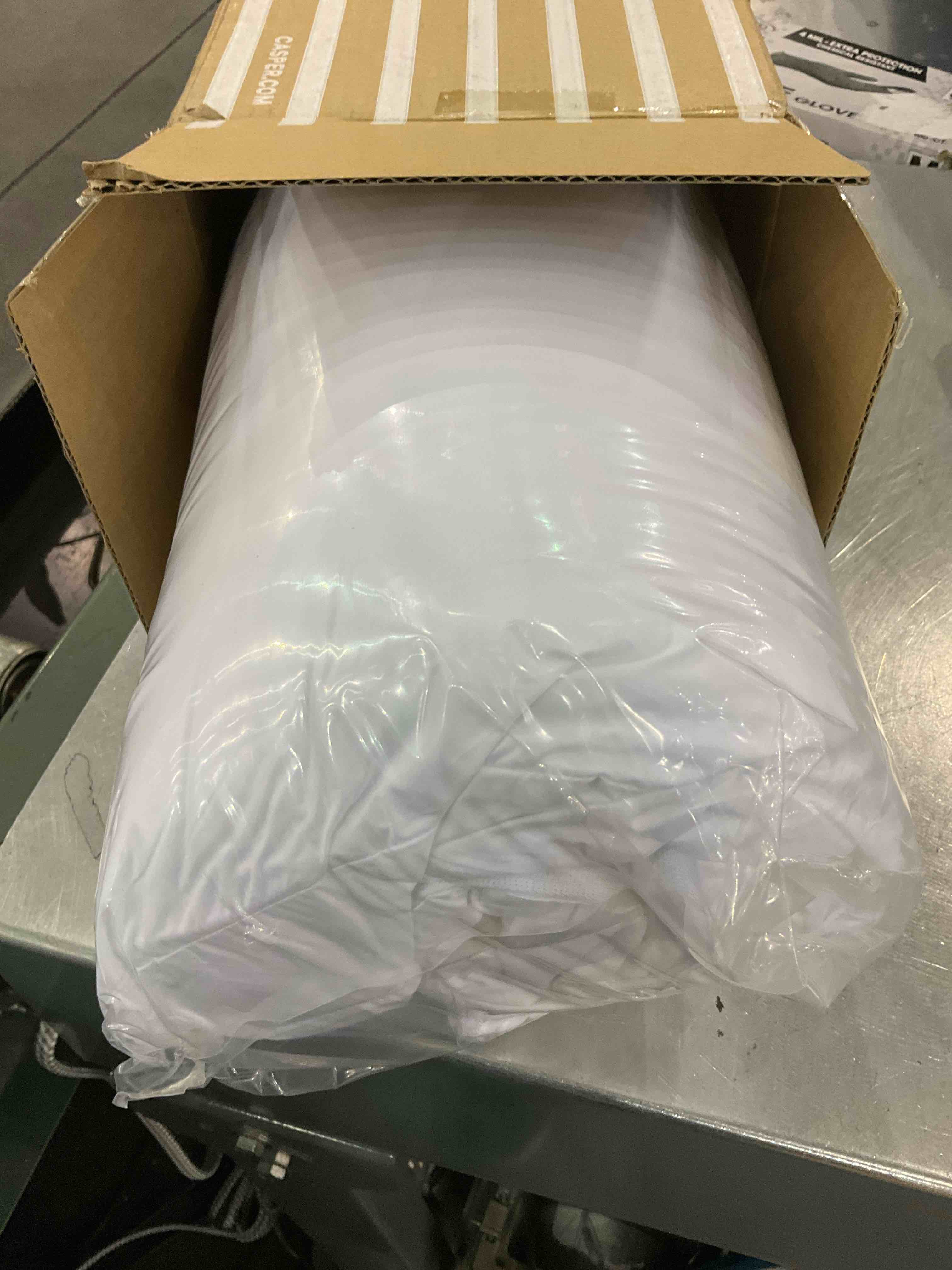 https://s3.amazonaws.com/lotting-images-prod/BargainHunt/EXS00988750_1709754210890.jpeg