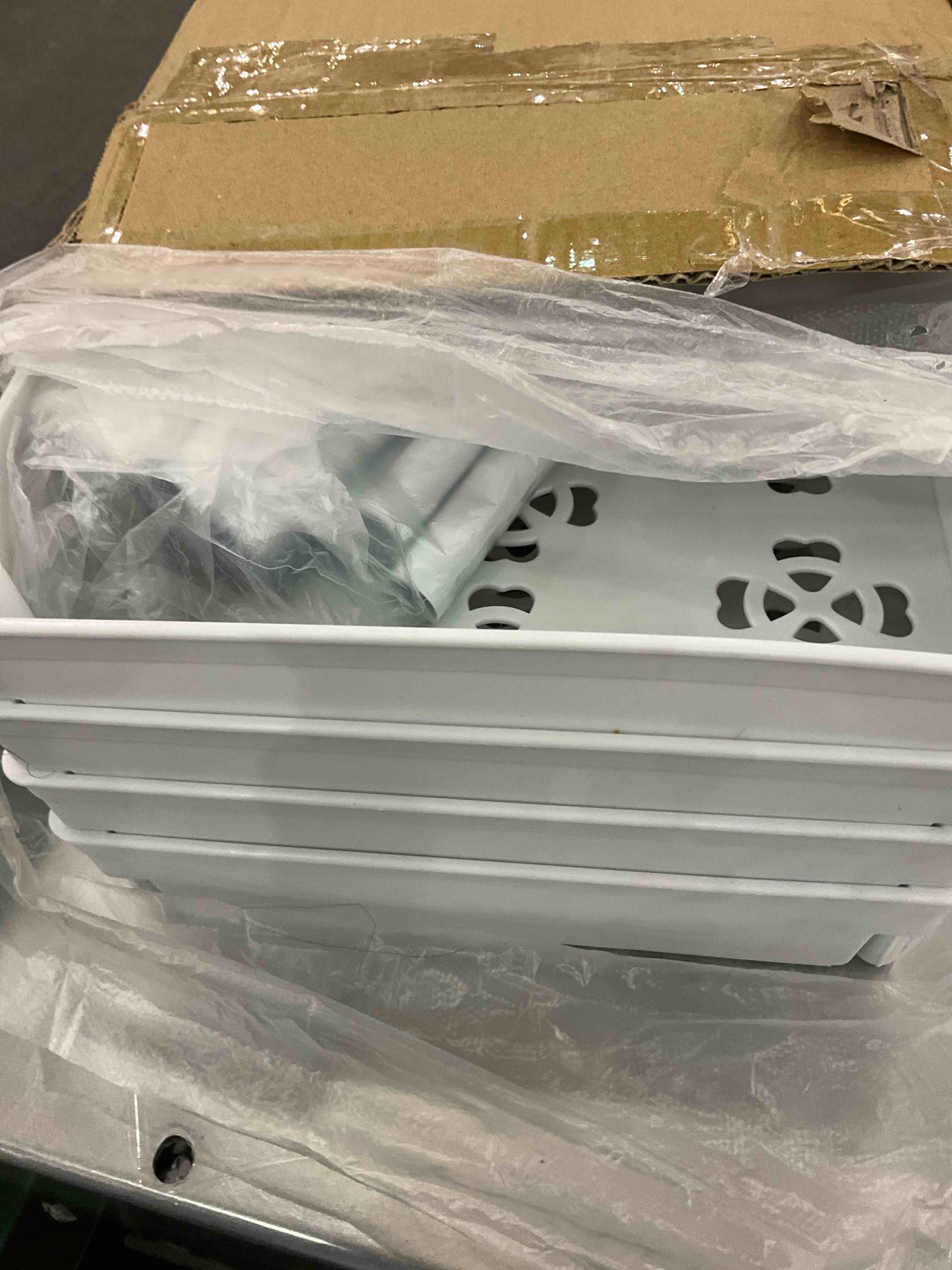 https://s3.amazonaws.com/lotting-images-prod/BargainHunt/EXS00988819_1709828744521.jpeg