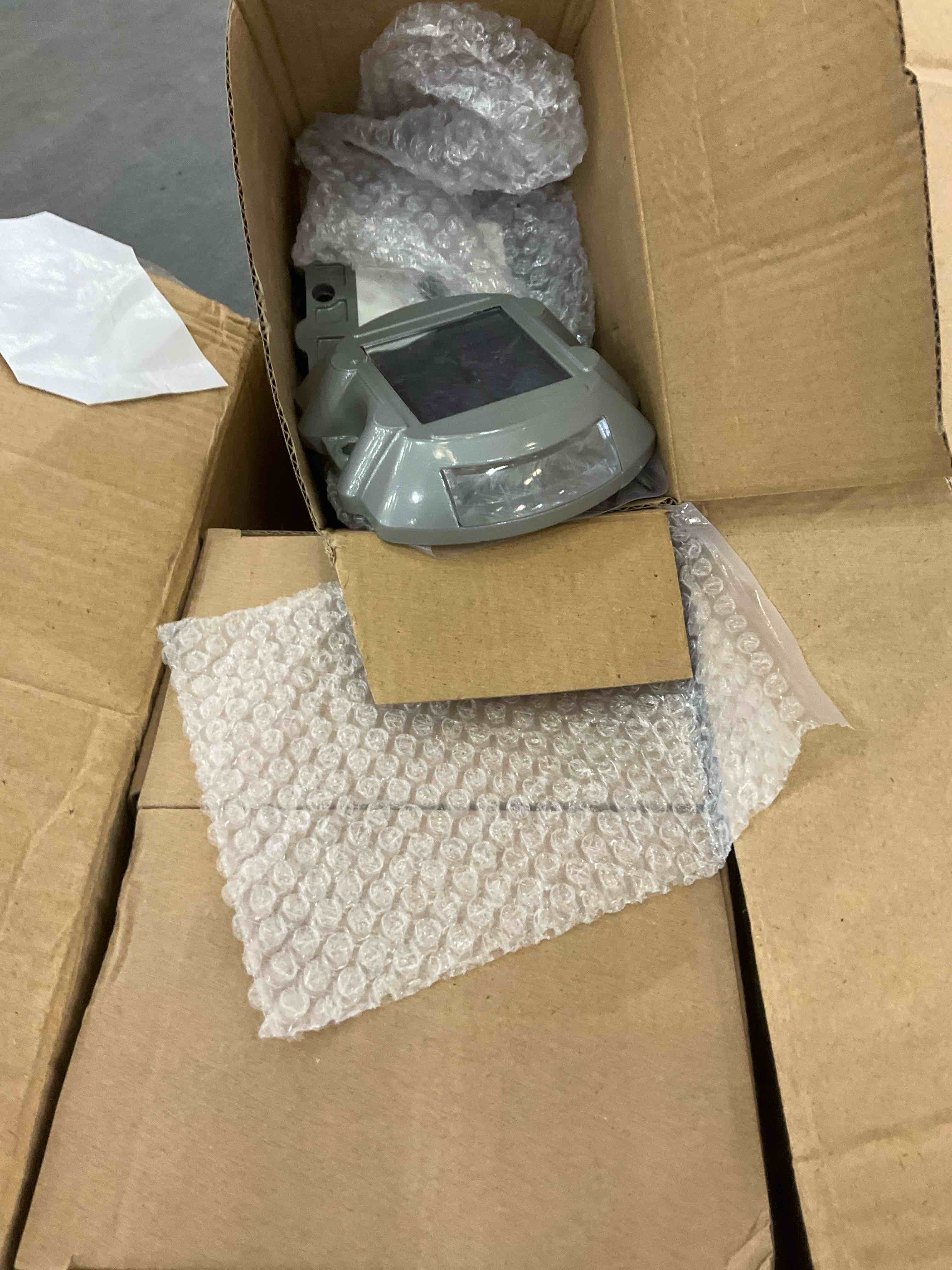 https://s3.amazonaws.com/lotting-images-prod/BargainHunt/EXS00988853_1709837495224.jpeg