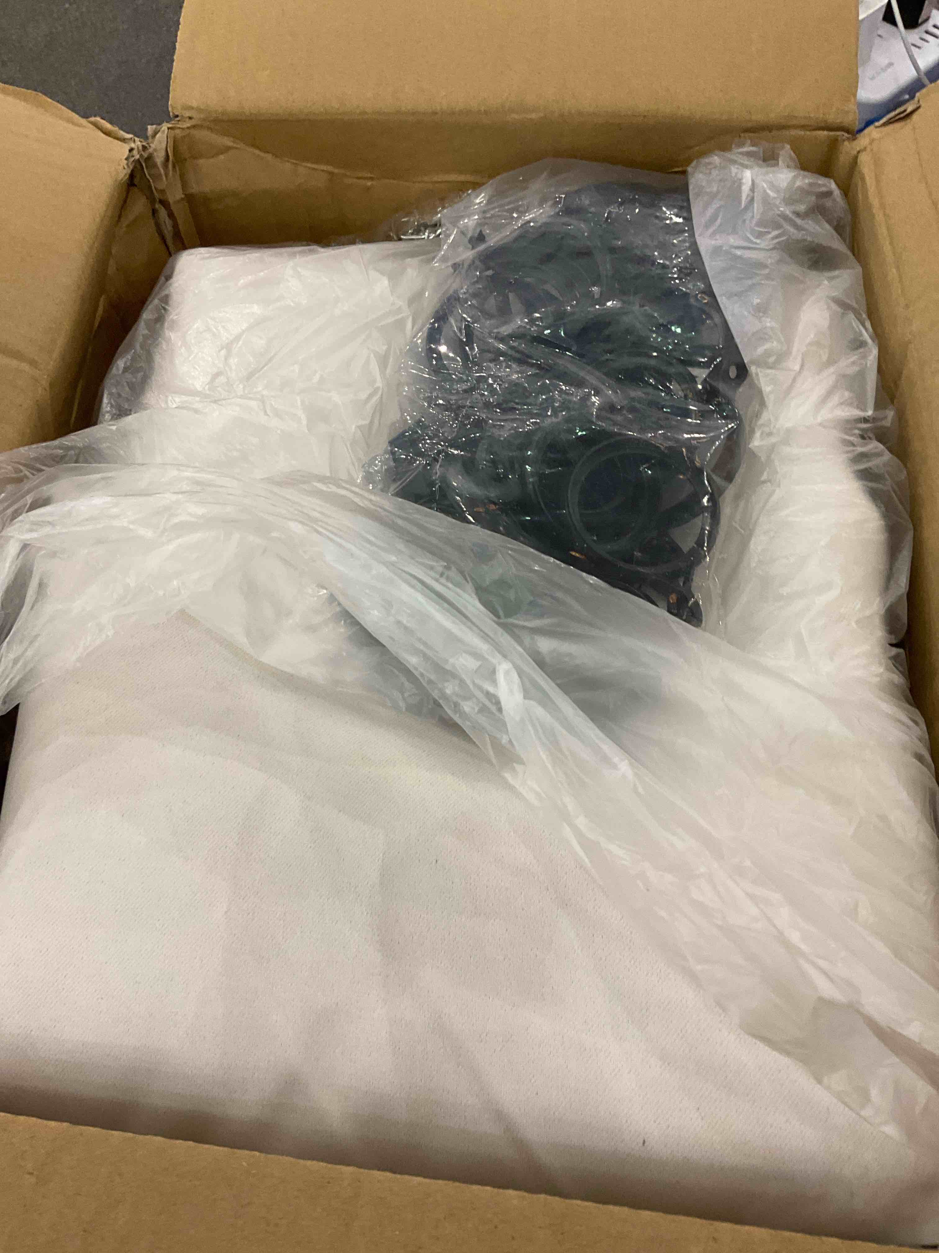 https://s3.amazonaws.com/lotting-images-prod/BargainHunt/EXS00988871_1709842363257.jpeg