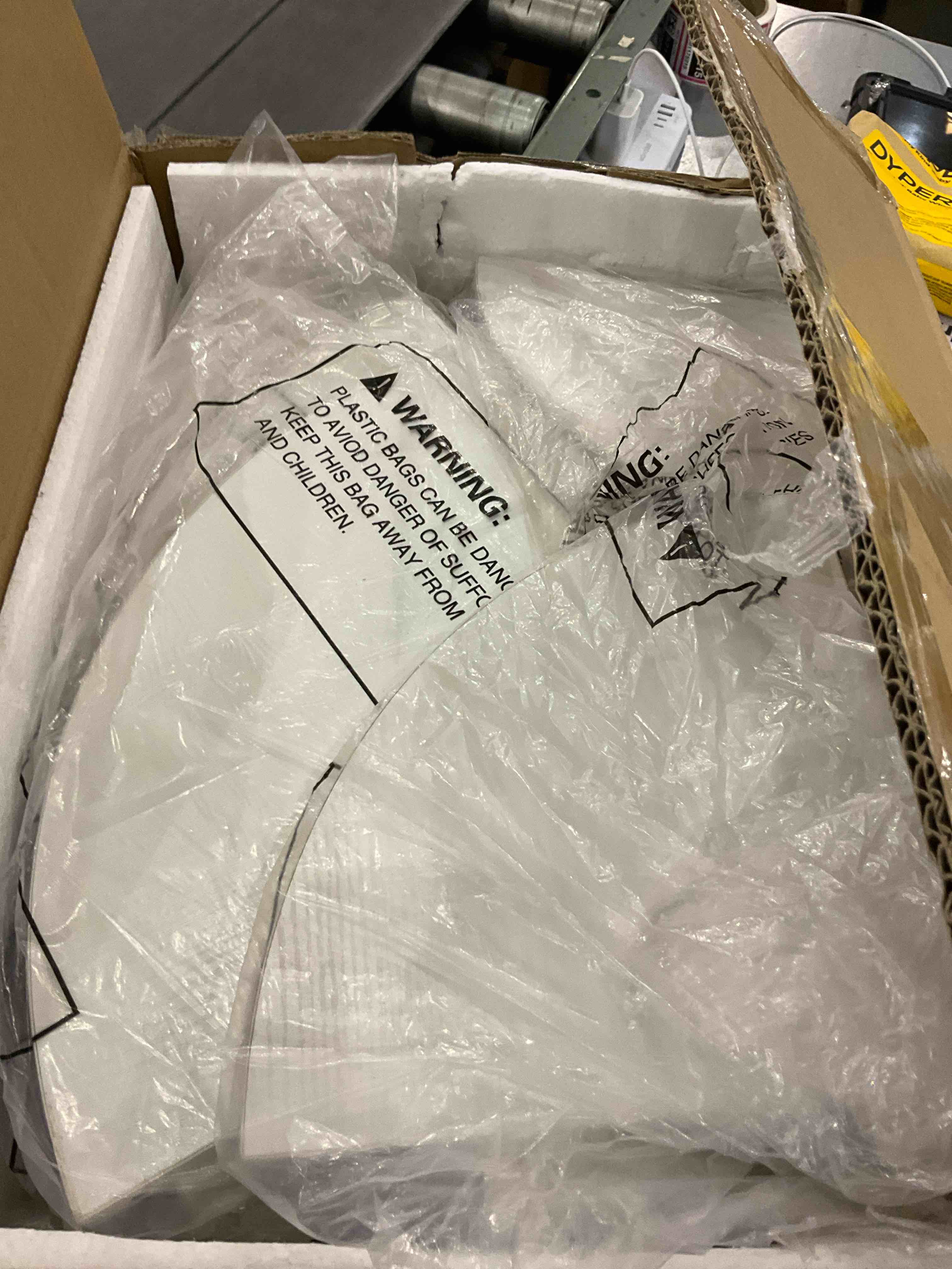 https://s3.amazonaws.com/lotting-images-prod/BargainHunt/EXS00988967_1709928375620.jpeg