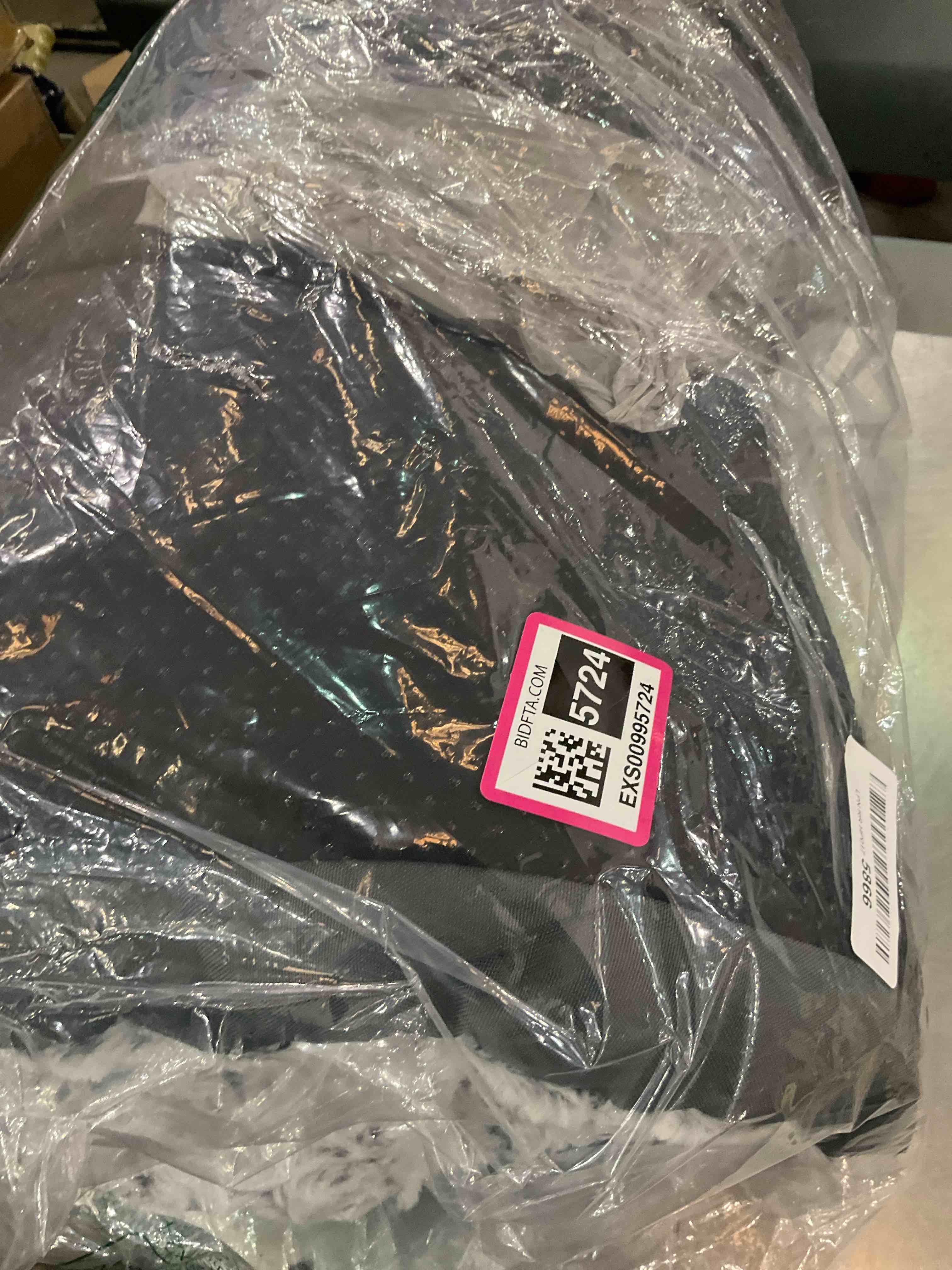 https://s3.amazonaws.com/lotting-images-prod/BargainHunt/EXS00995724_1706627794418.jpeg
