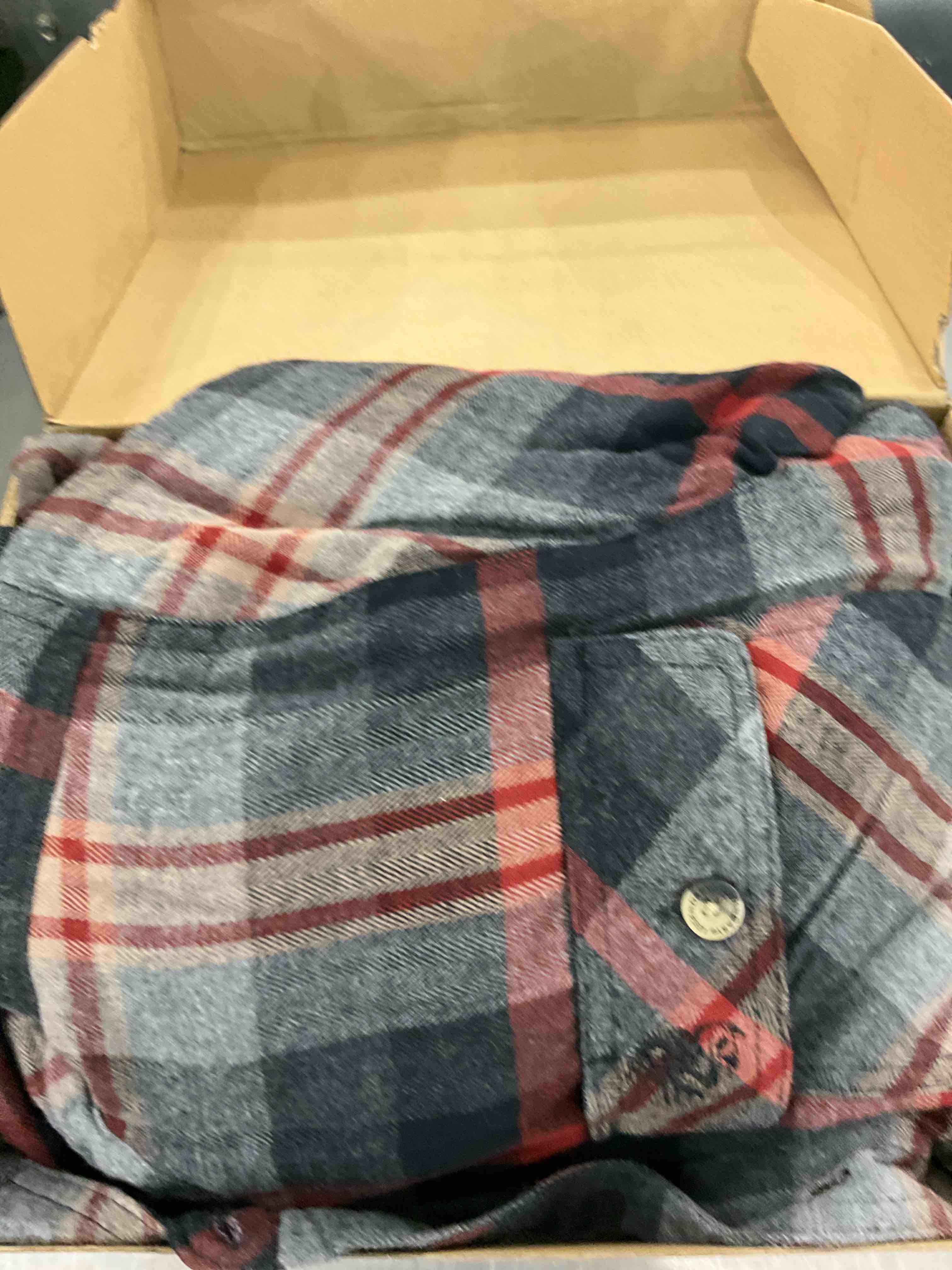 https://s3.amazonaws.com/lotting-images-prod/BargainHunt/EXS00995958_1706790252369.jpeg