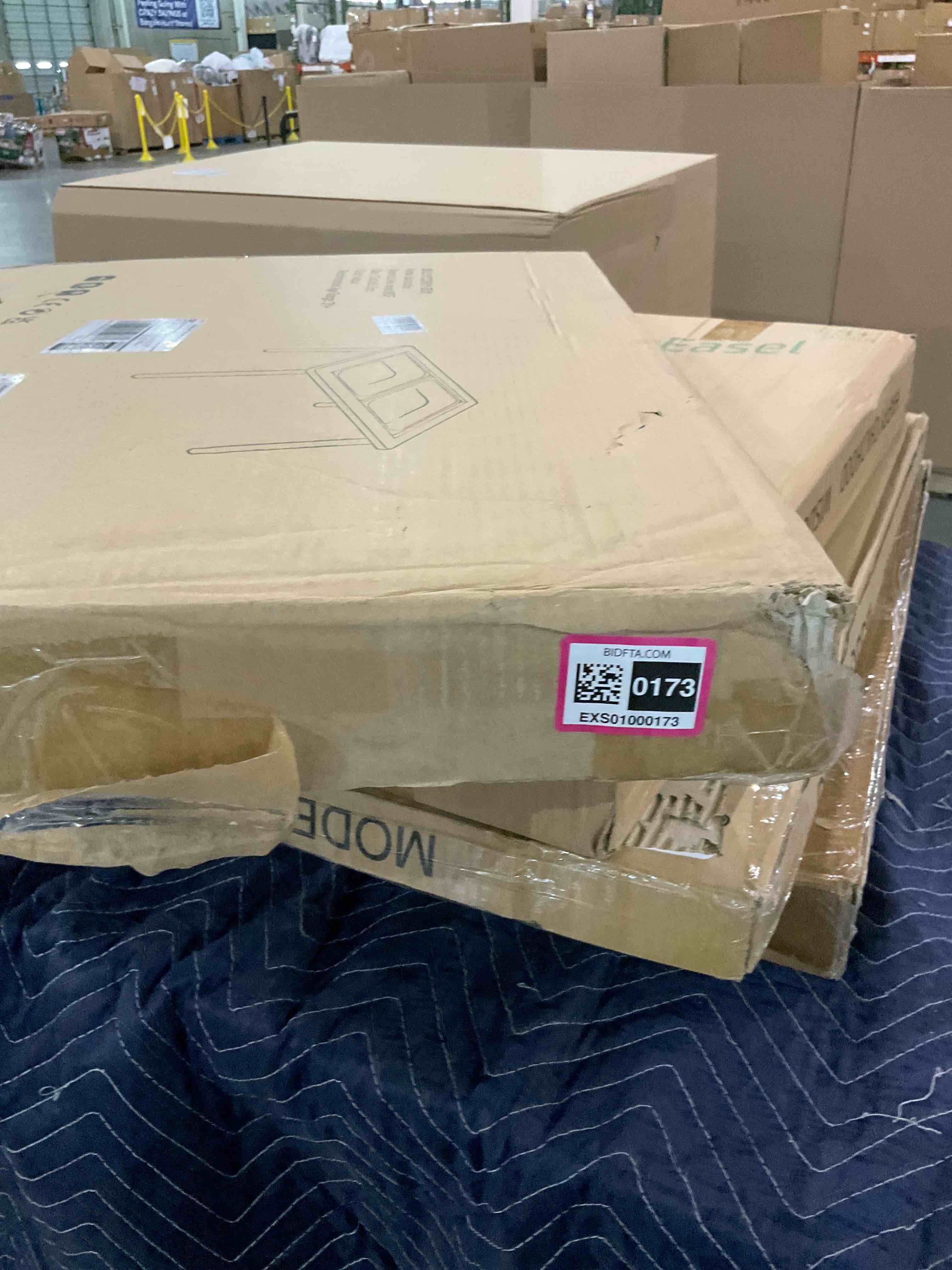 https://s3.amazonaws.com/lotting-images-prod/BargainHunt/EXS01000173_1707400102136.jpeg