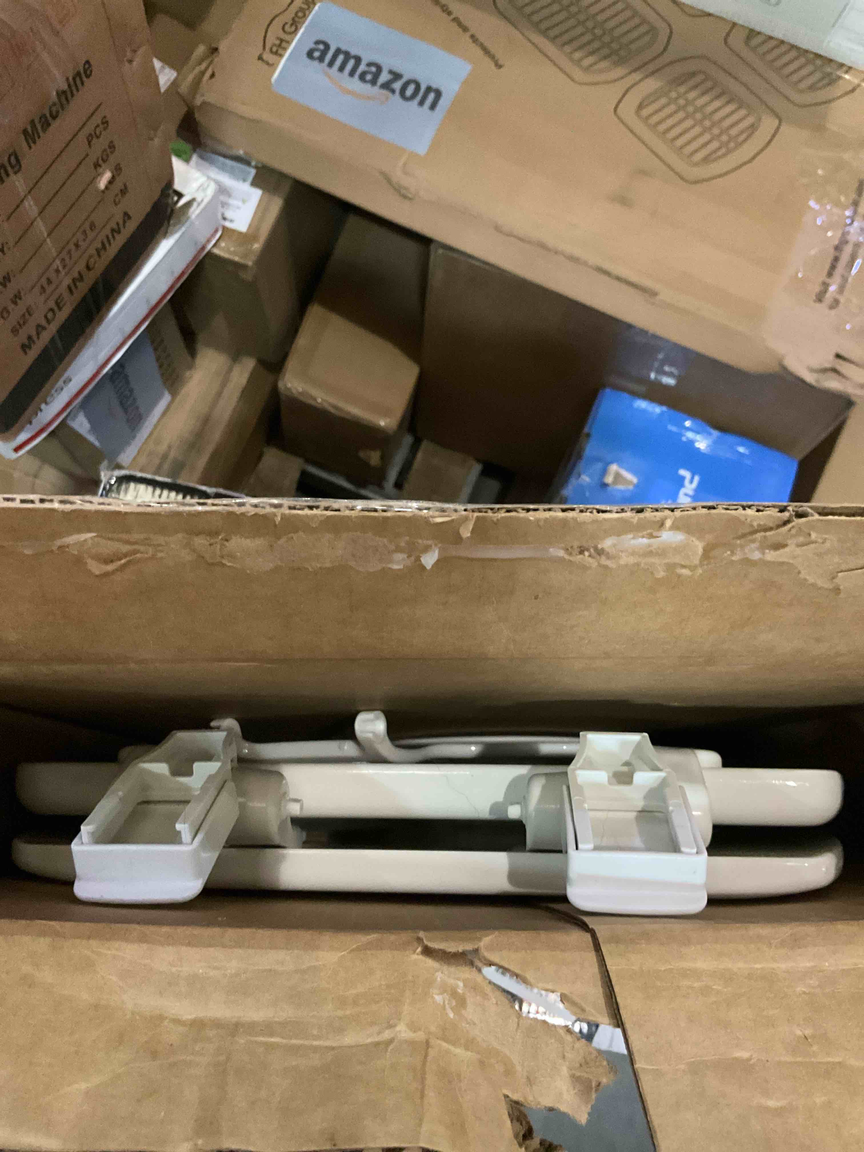 https://s3.amazonaws.com/lotting-images-prod/BargainHunt/EXS01000577_1712846795030.jpeg