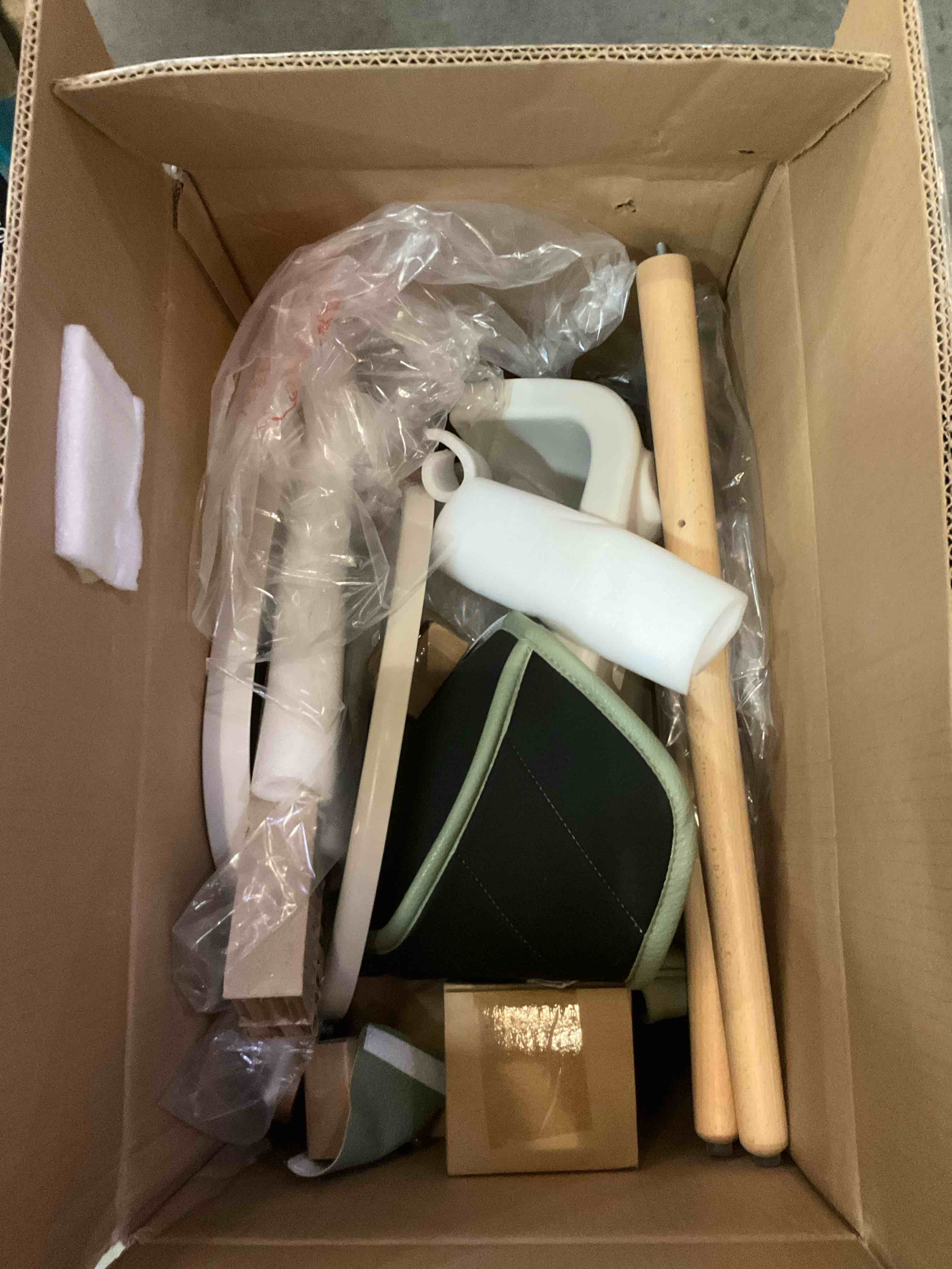https://s3.amazonaws.com/lotting-images-prod/BargainHunt/EXS01000586_1712848192060.jpeg