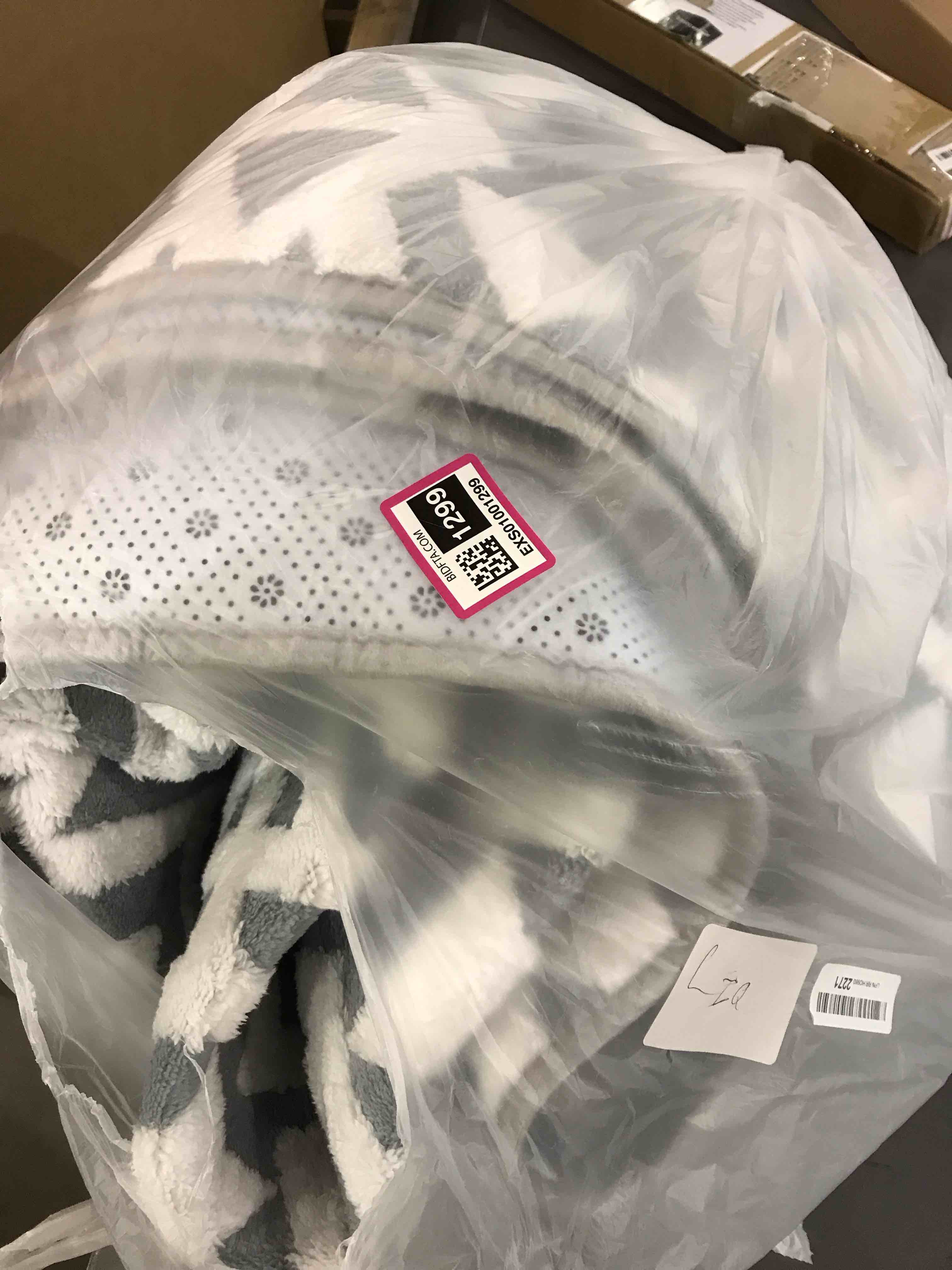 https://s3.amazonaws.com/lotting-images-prod/BargainHunt/EXS01001299_1706706785826.jpeg