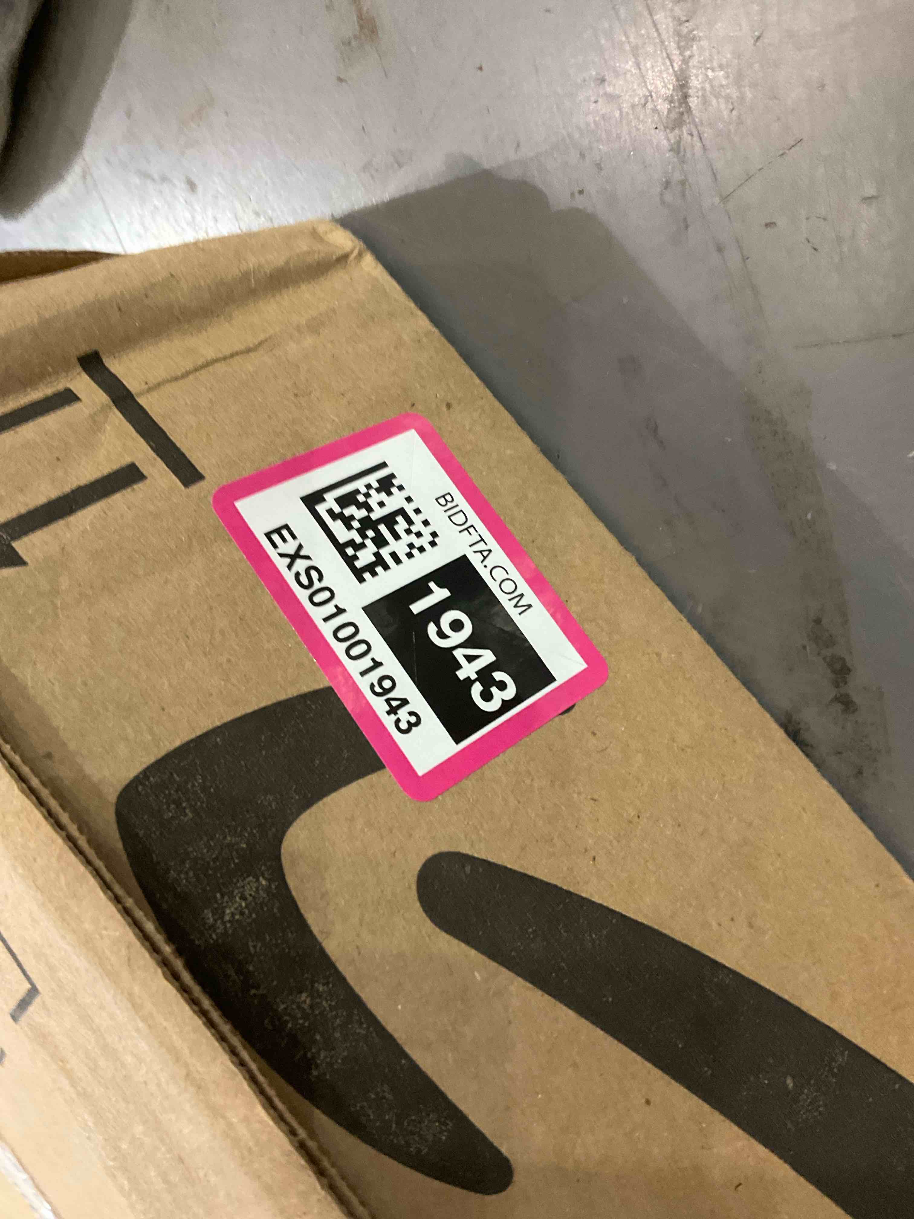 https://s3.amazonaws.com/lotting-images-prod/BargainHunt/EXS01001943_1709219011296.jpeg