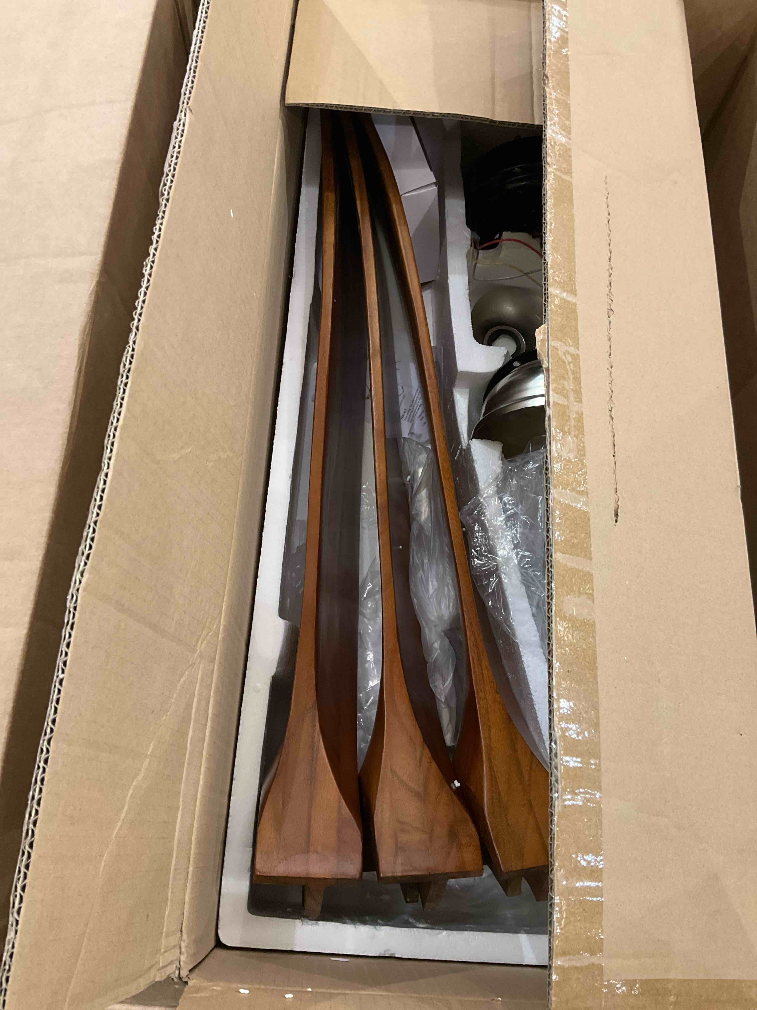 https://s3.amazonaws.com/lotting-images-prod/BargainHunt/EXS01001950_1709218086391.jpeg
