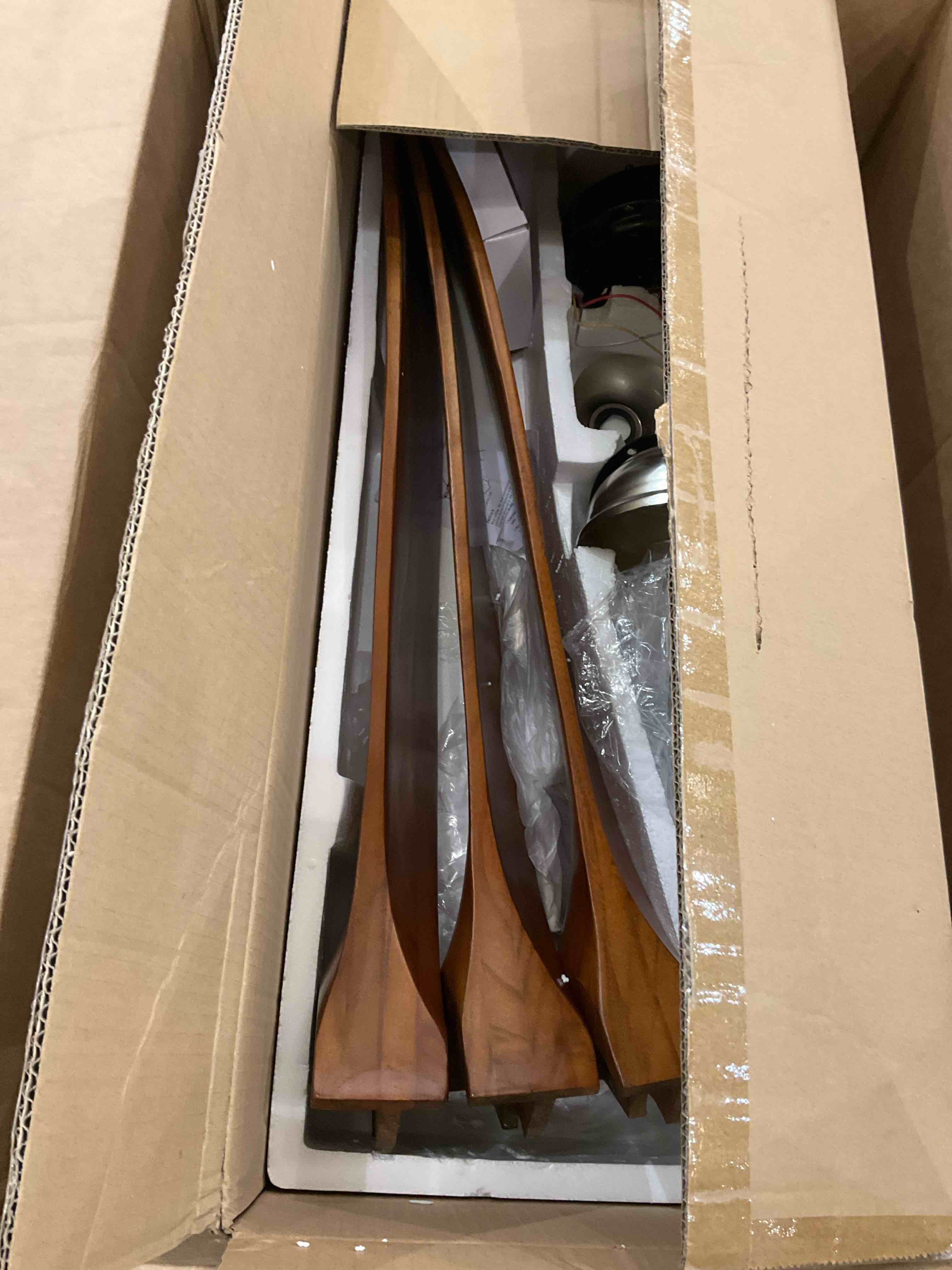 https://s3.amazonaws.com/lotting-images-prod/BargainHunt/EXS01001950_1709218087429.jpeg