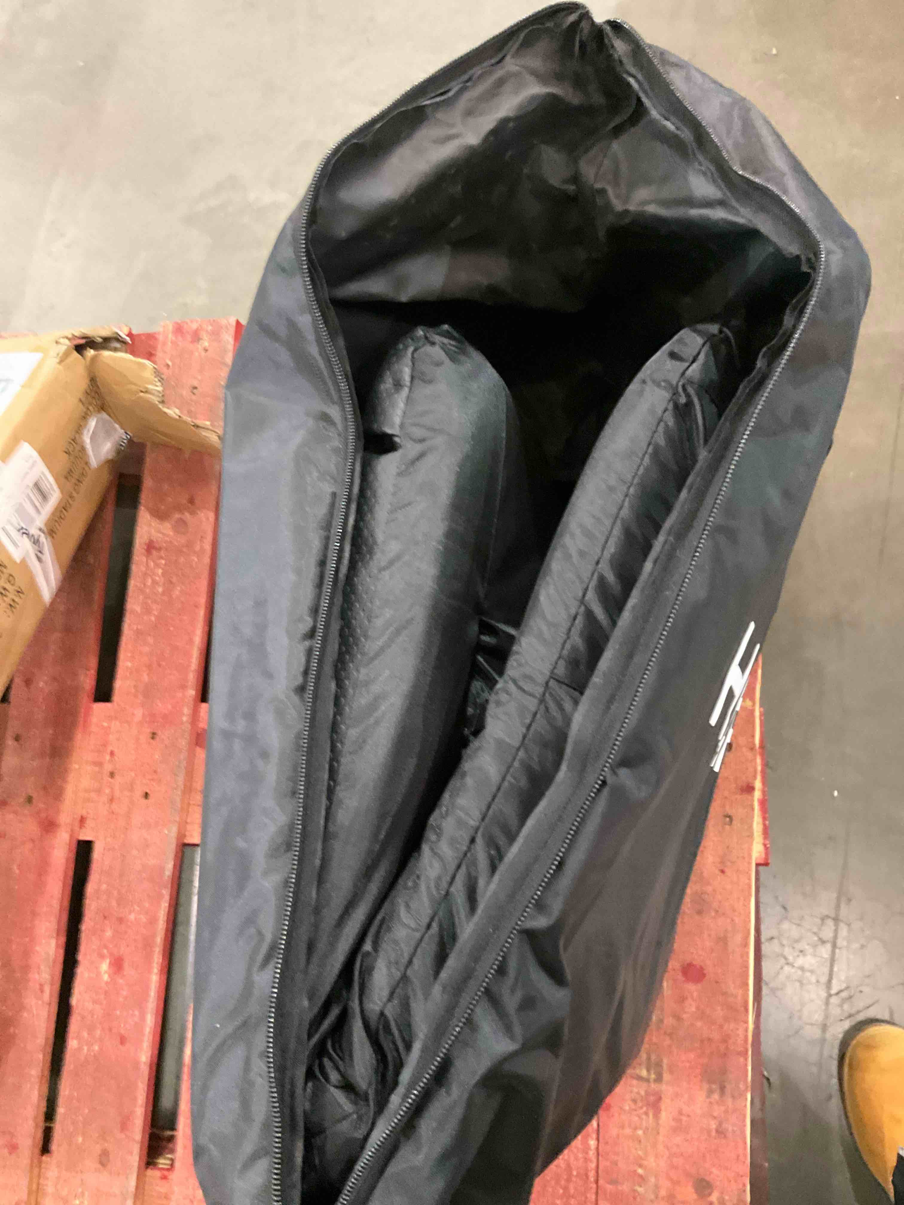 https://s3.amazonaws.com/lotting-images-prod/BargainHunt/EXS01001951_1709218300306.jpeg