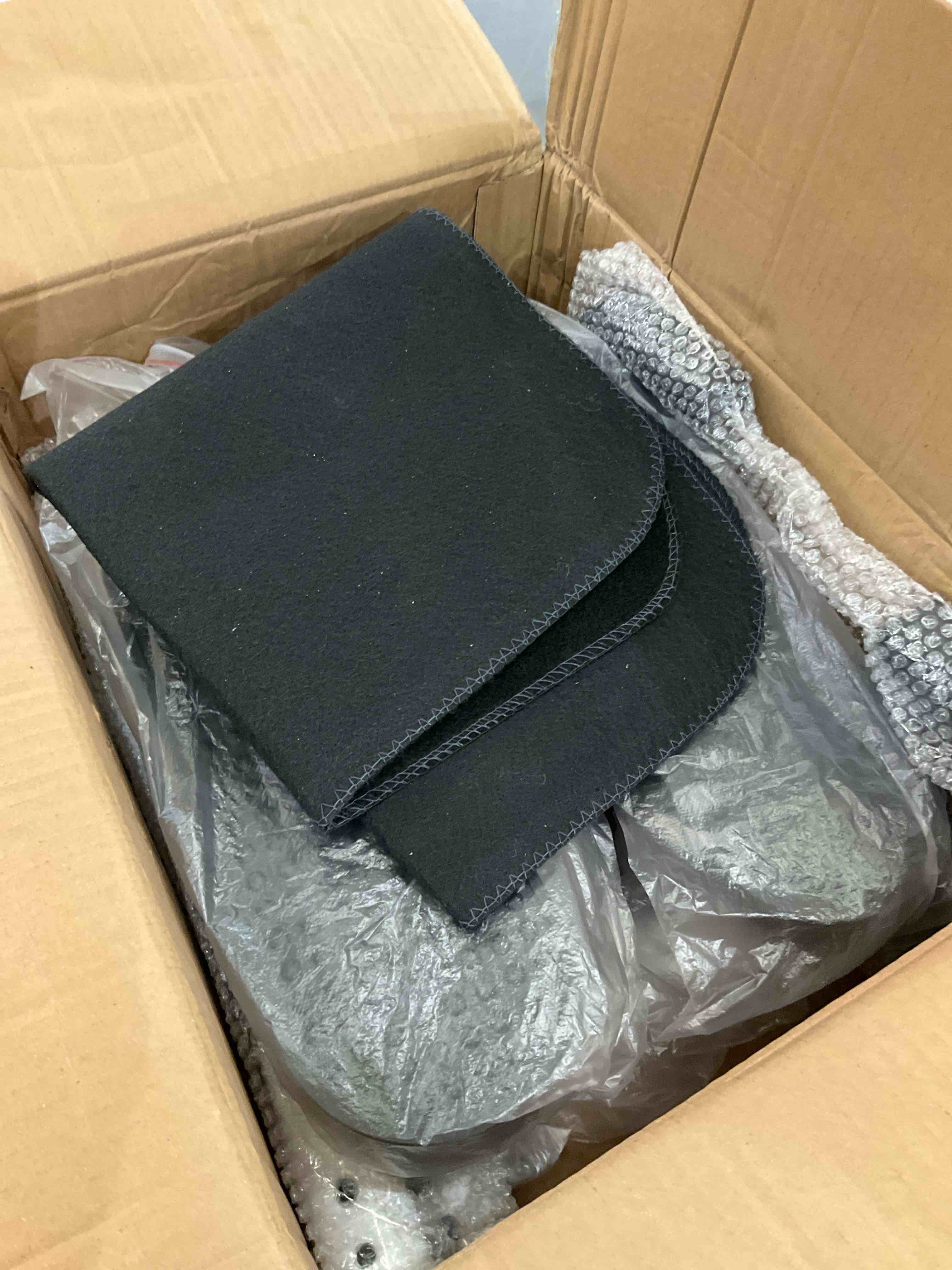 https://s3.amazonaws.com/lotting-images-prod/BargainHunt/EXS01001969_1709221410488.jpeg