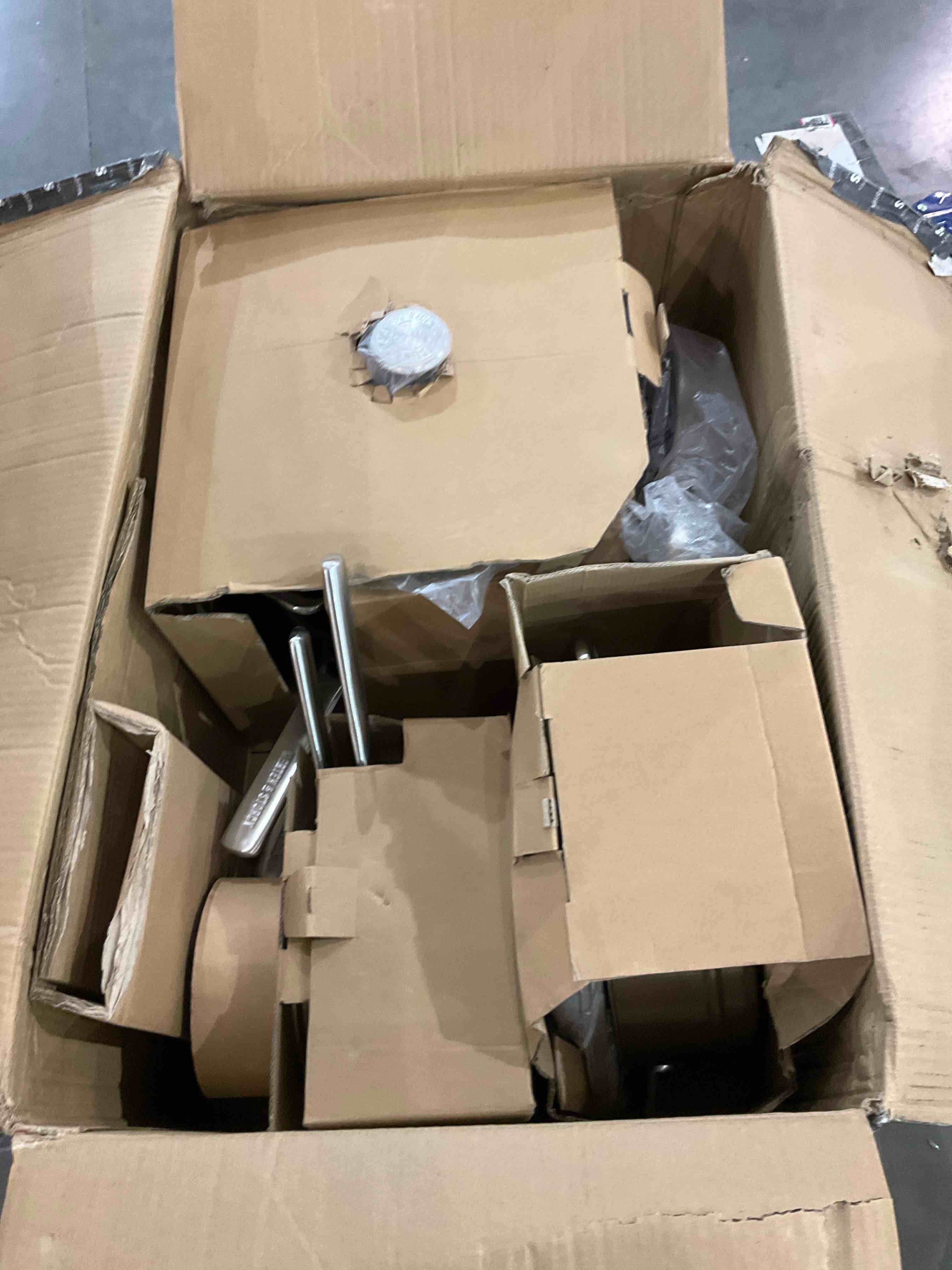 https://s3.amazonaws.com/lotting-images-prod/BargainHunt/EXS01005041_1708521901310.jpeg