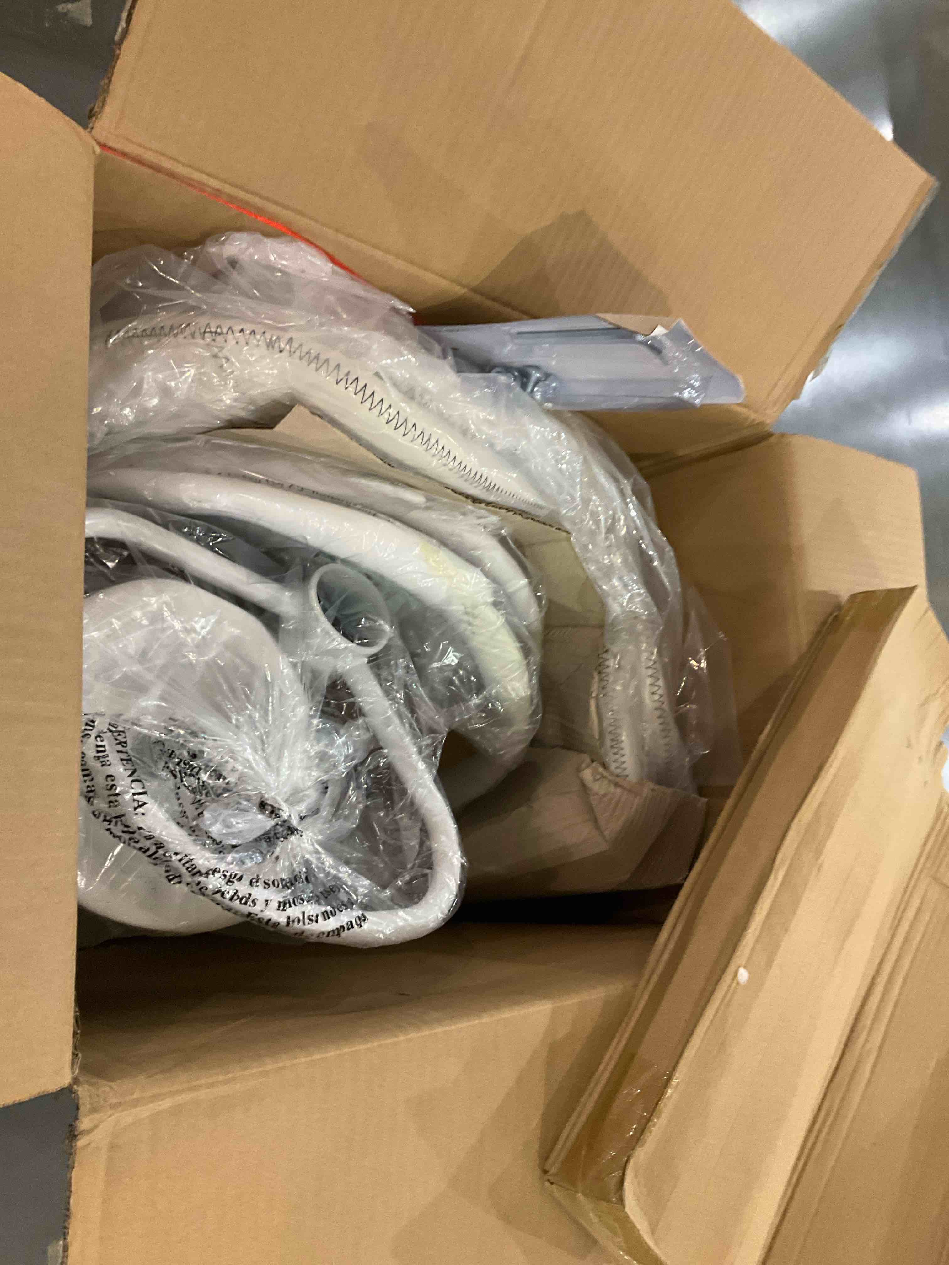 https://s3.amazonaws.com/lotting-images-prod/BargainHunt/EXS01005042_1708522095753.jpeg