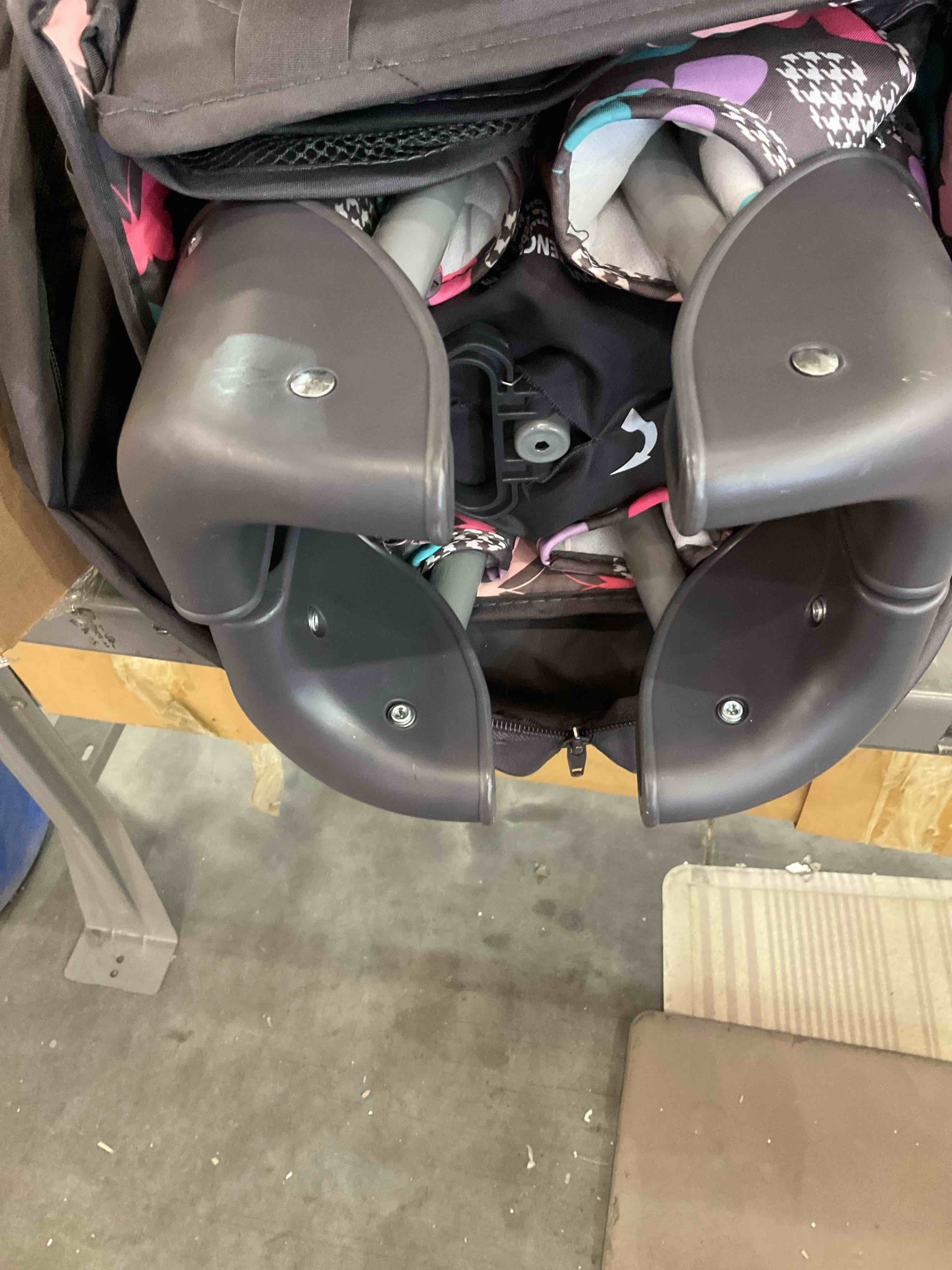 https://s3.amazonaws.com/lotting-images-prod/BargainHunt/EXS01005081_1708534228039.jpeg