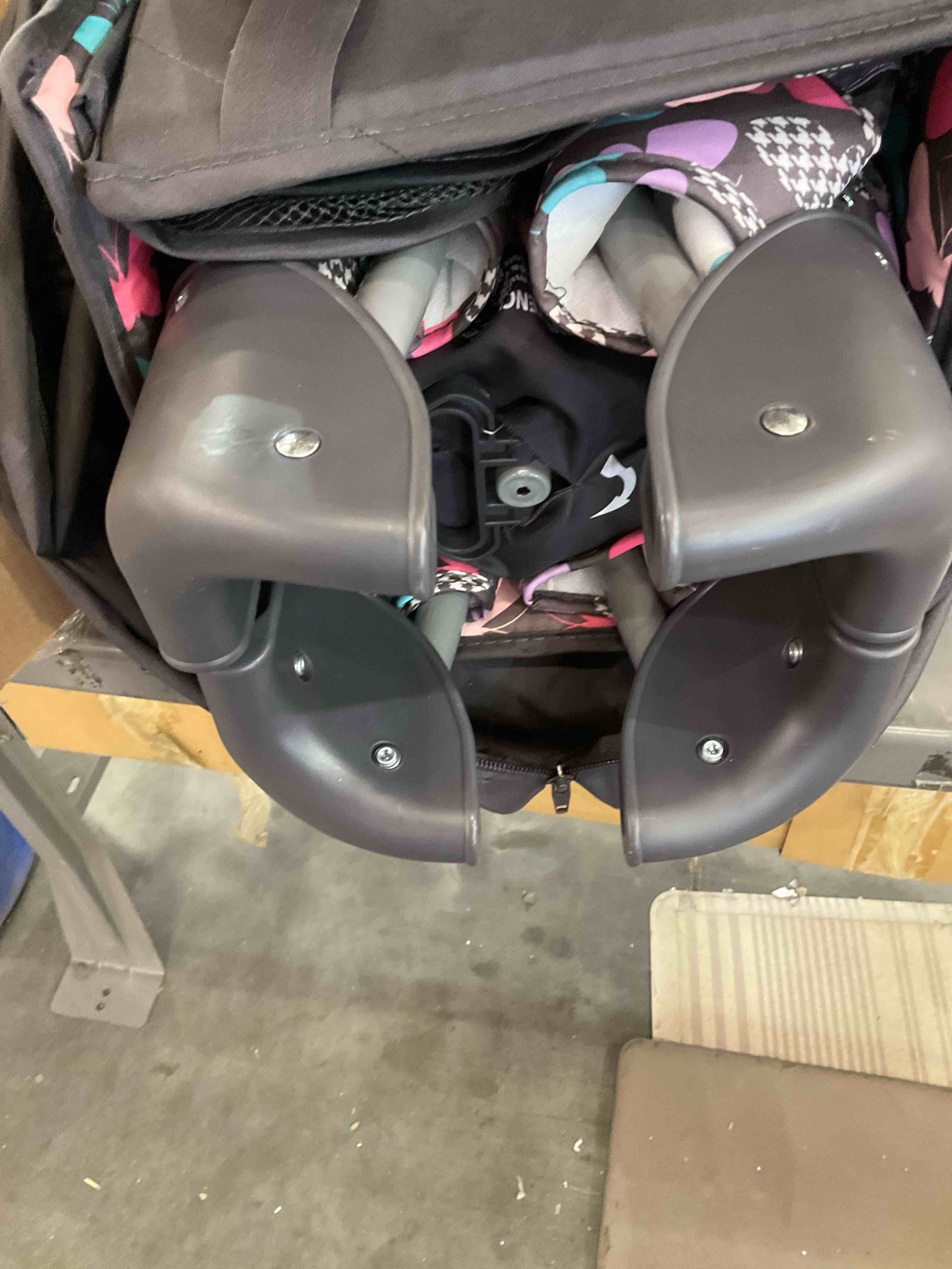 https://s3.amazonaws.com/lotting-images-prod/BargainHunt/EXS01005081_1708534229180.jpeg