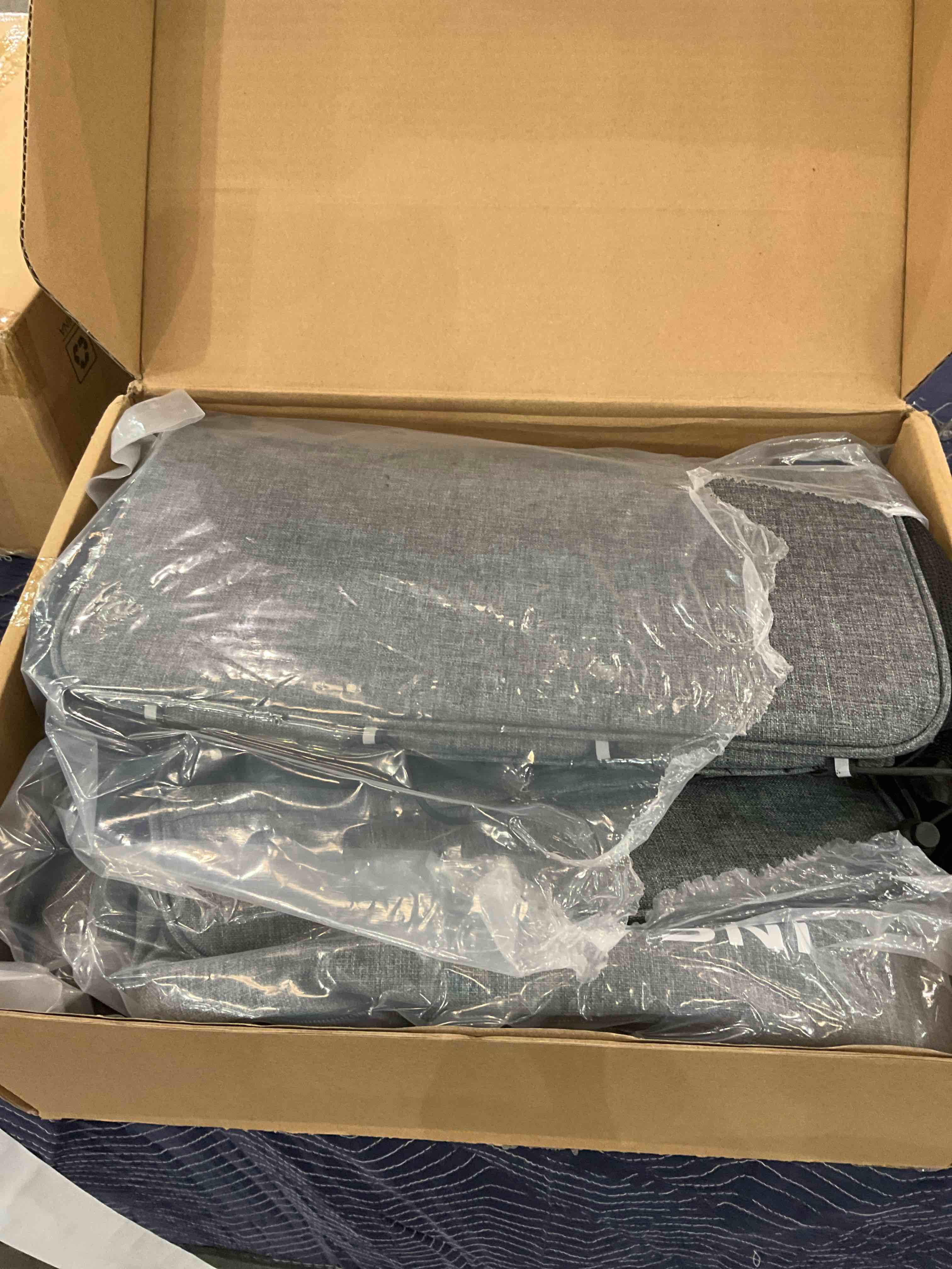 https://s3.amazonaws.com/lotting-images-prod/BargainHunt/EXS01005529_1710520324115.jpeg