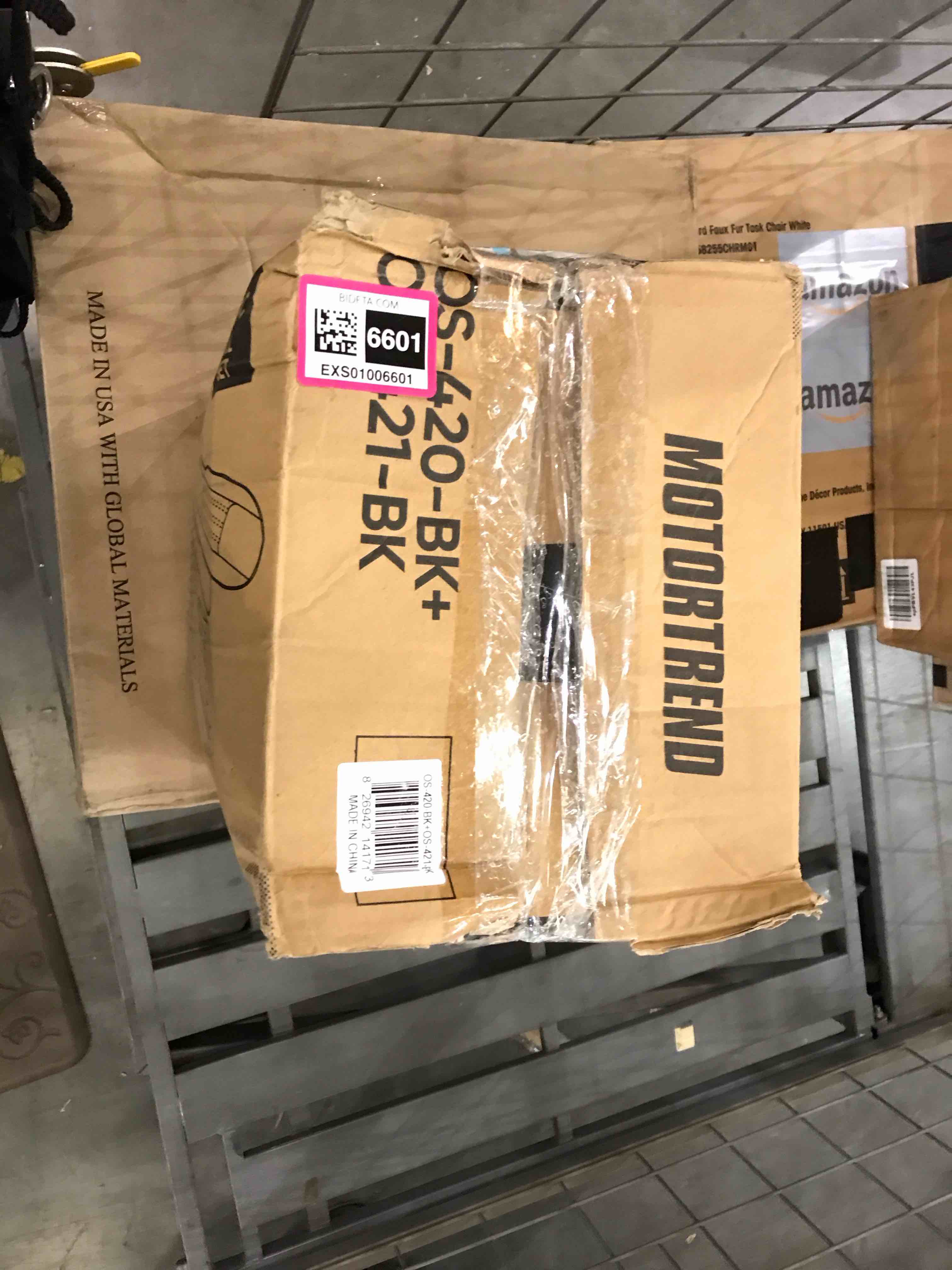 https://s3.amazonaws.com/lotting-images-prod/BargainHunt/EXS01006601_1708106410401.jpeg