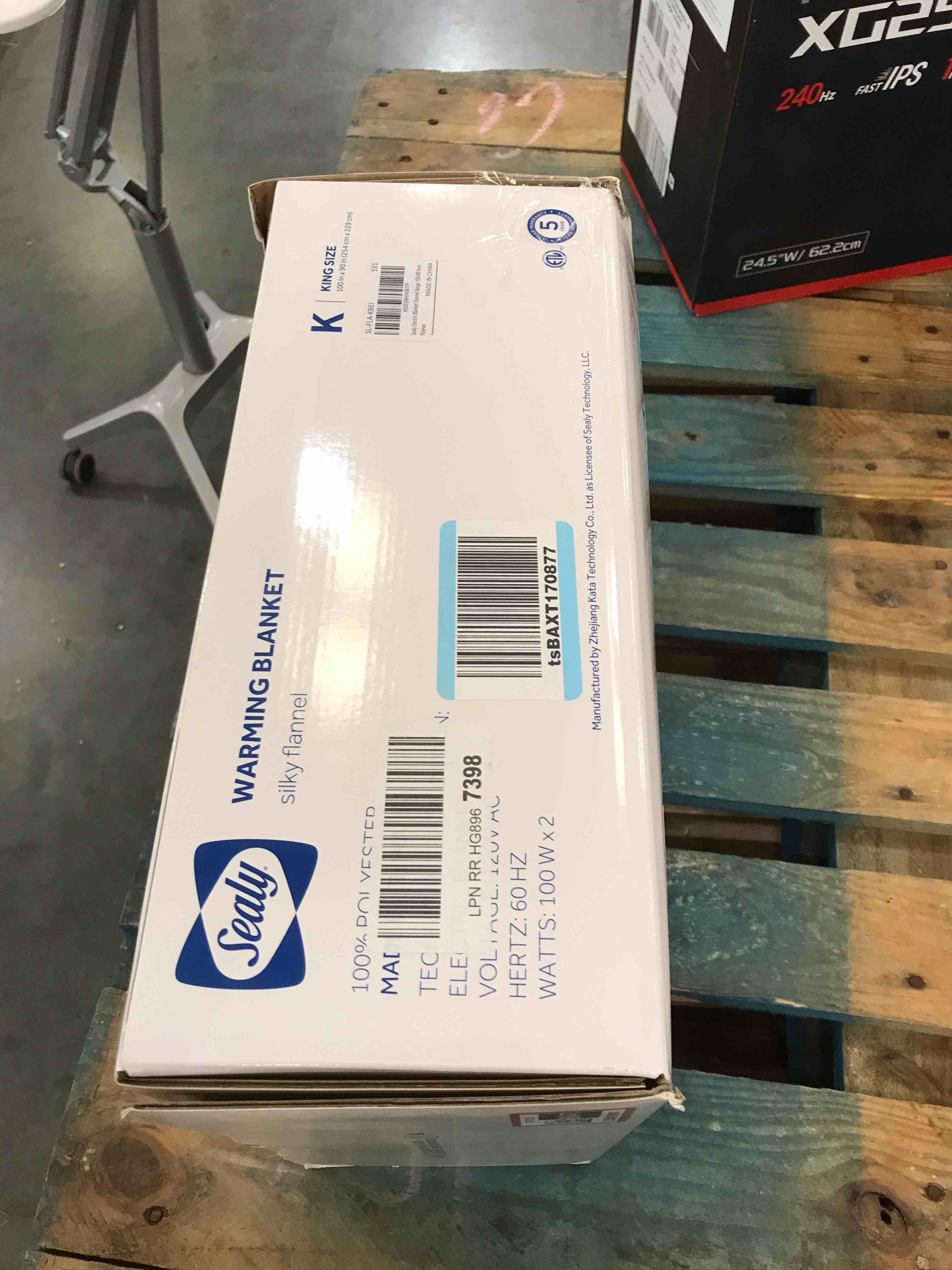 https://s3.amazonaws.com/lotting-images-prod/BargainHunt/EXS01006947_1708456732626.jpeg