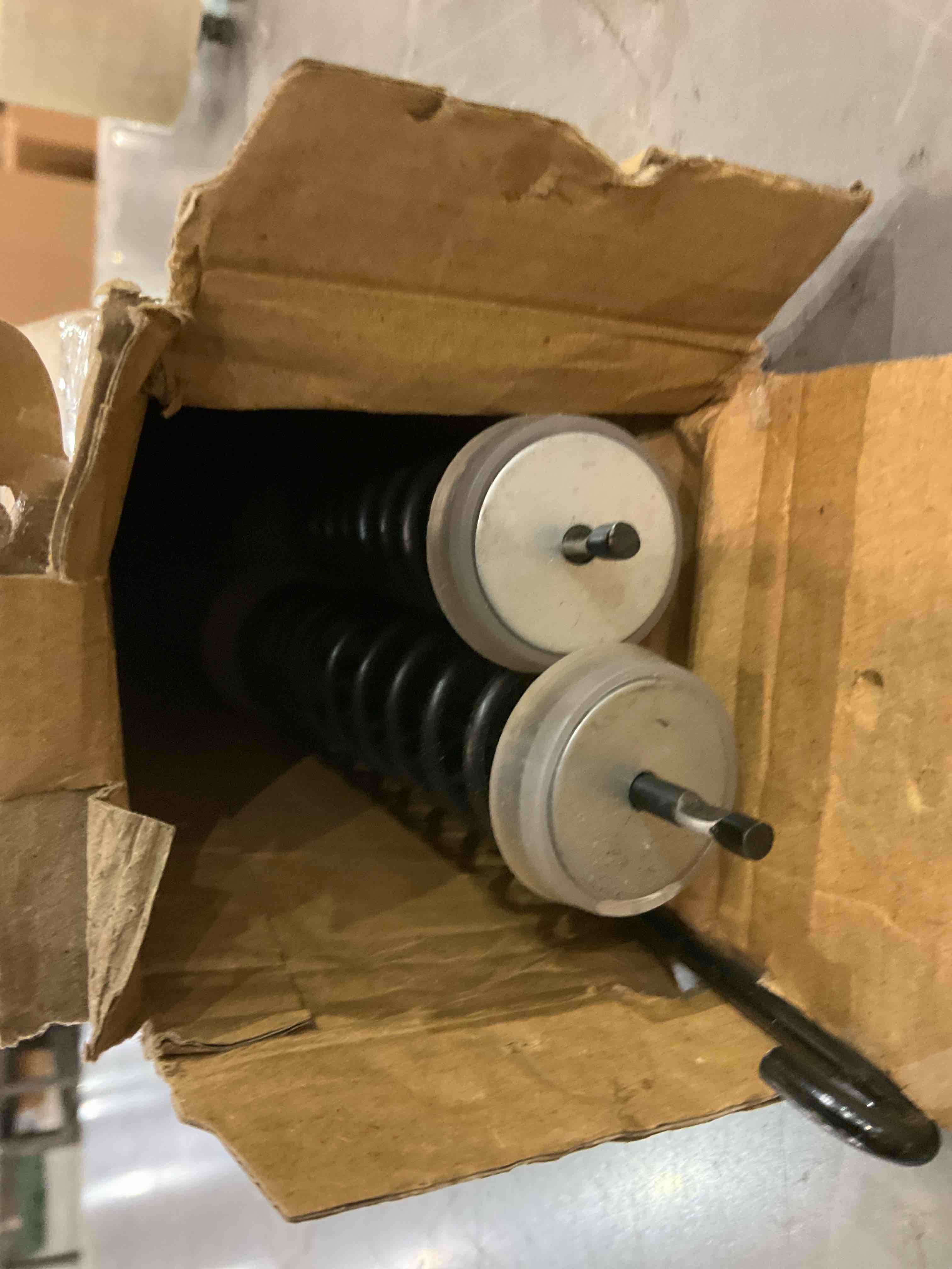 https://s3.amazonaws.com/lotting-images-prod/BargainHunt/EXS01009752_1708096693123.jpeg
