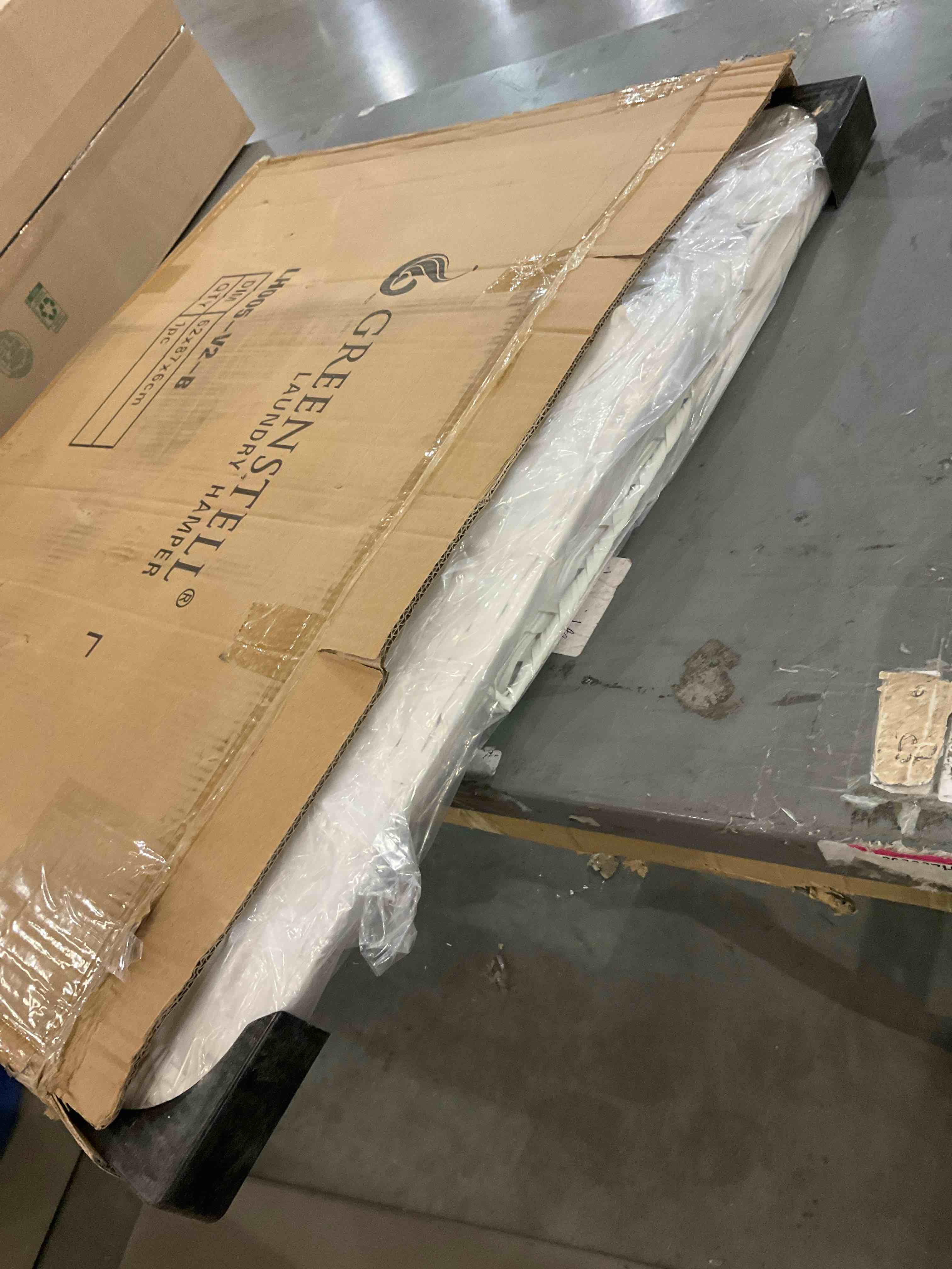 https://s3.amazonaws.com/lotting-images-prod/BargainHunt/EXS01009755_1708097541369.jpeg