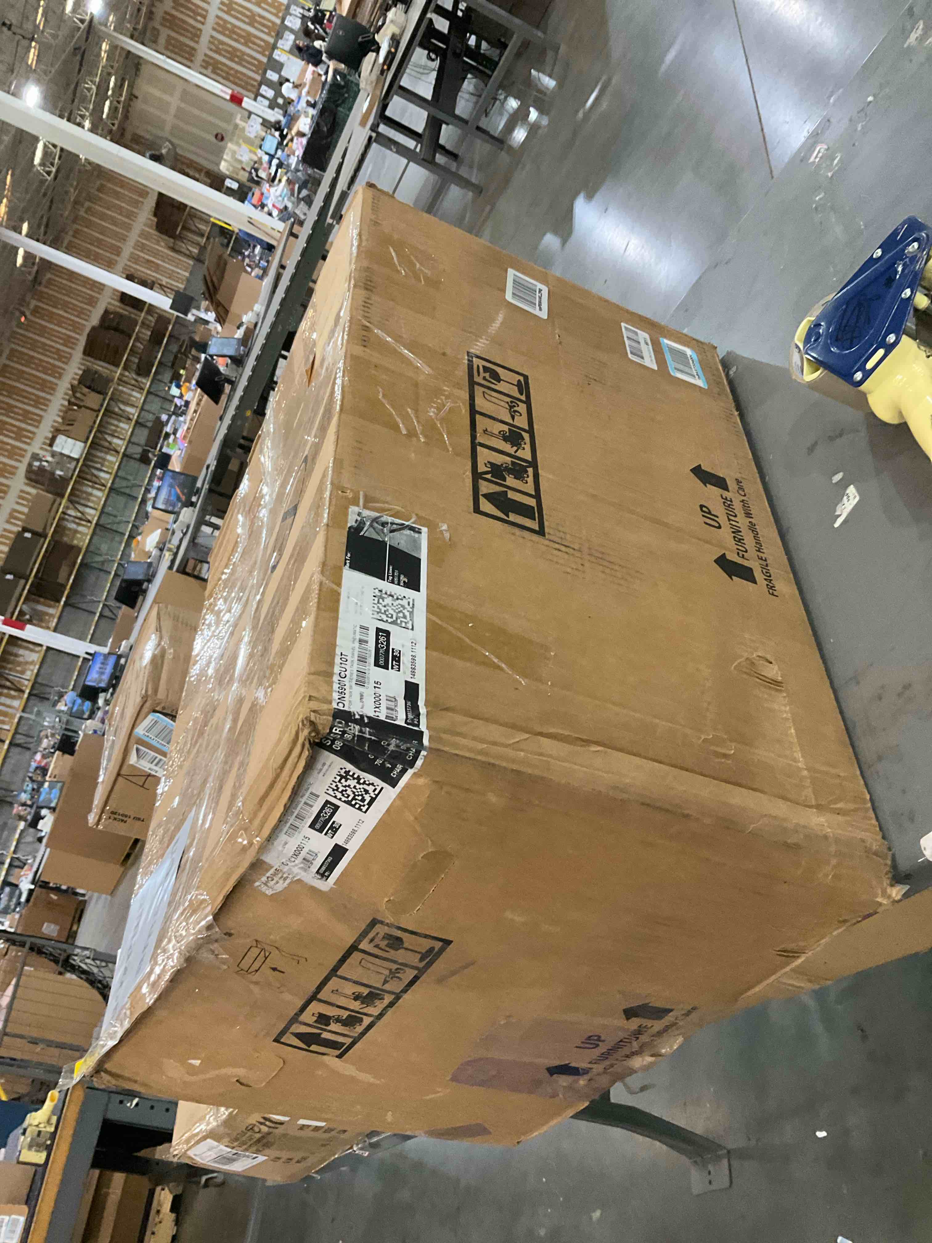 https://s3.amazonaws.com/lotting-images-prod/BargainHunt/EXS01009759_1708098167444.jpeg