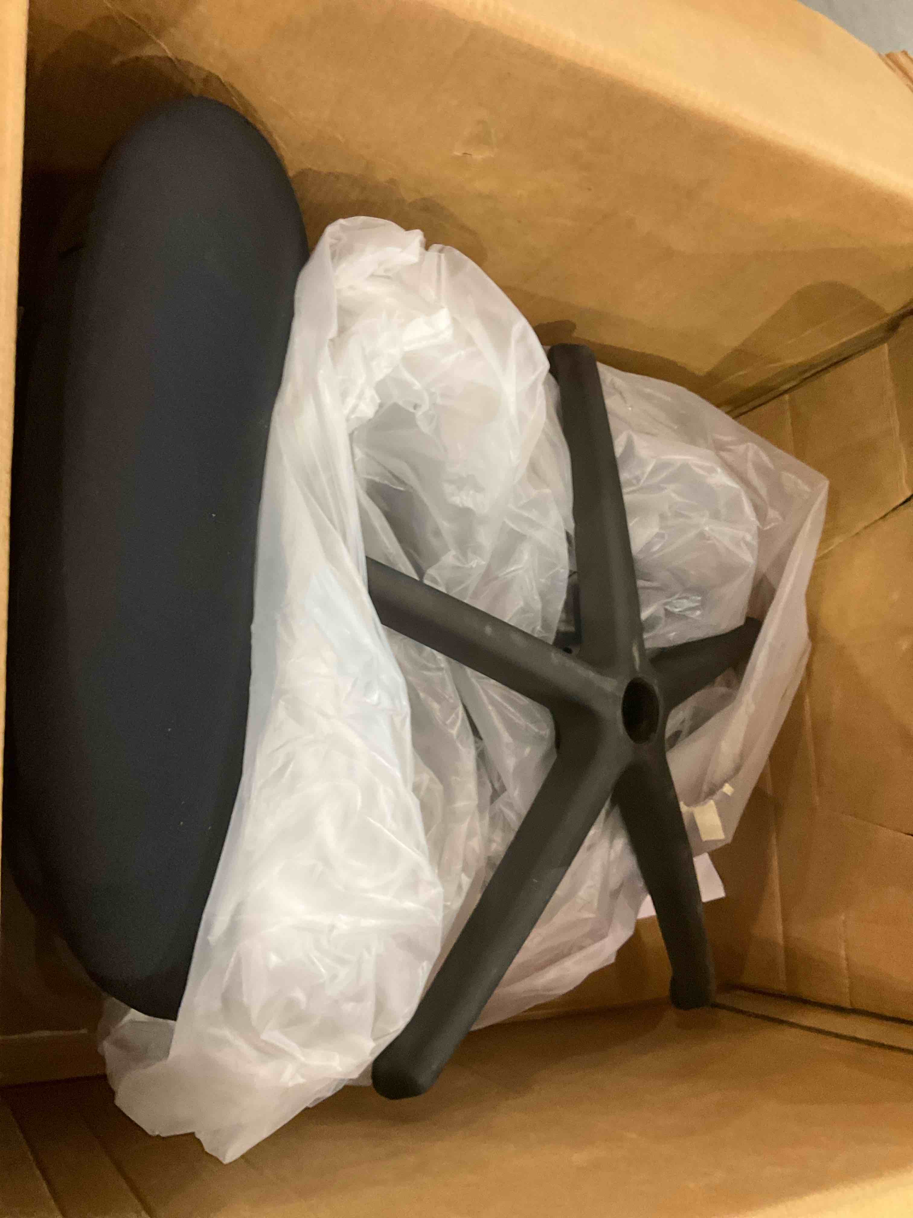 https://s3.amazonaws.com/lotting-images-prod/BargainHunt/EXS01009759_1708098311794.jpeg