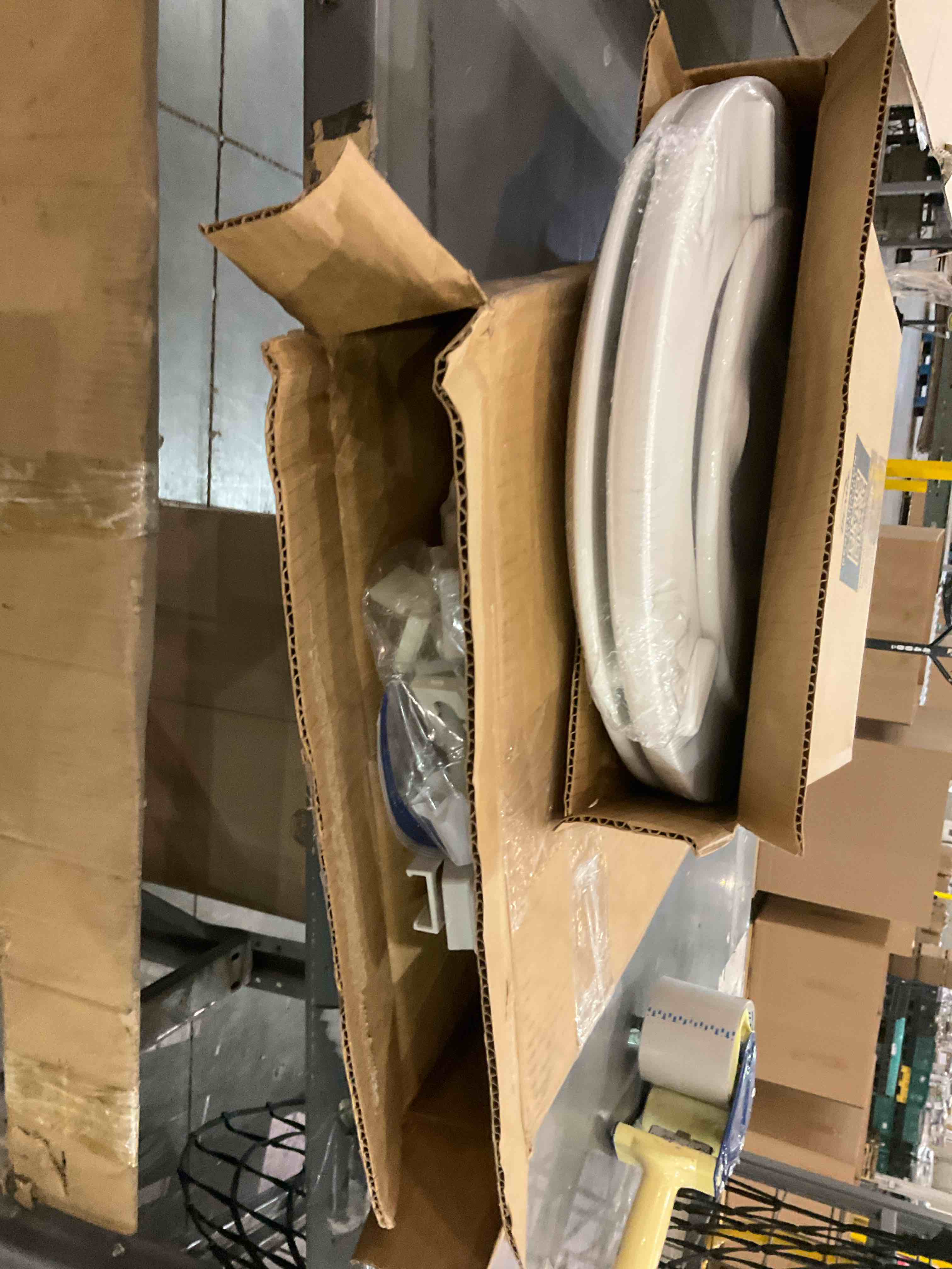 https://s3.amazonaws.com/lotting-images-prod/BargainHunt/EXS01009768_1708100736304.jpeg