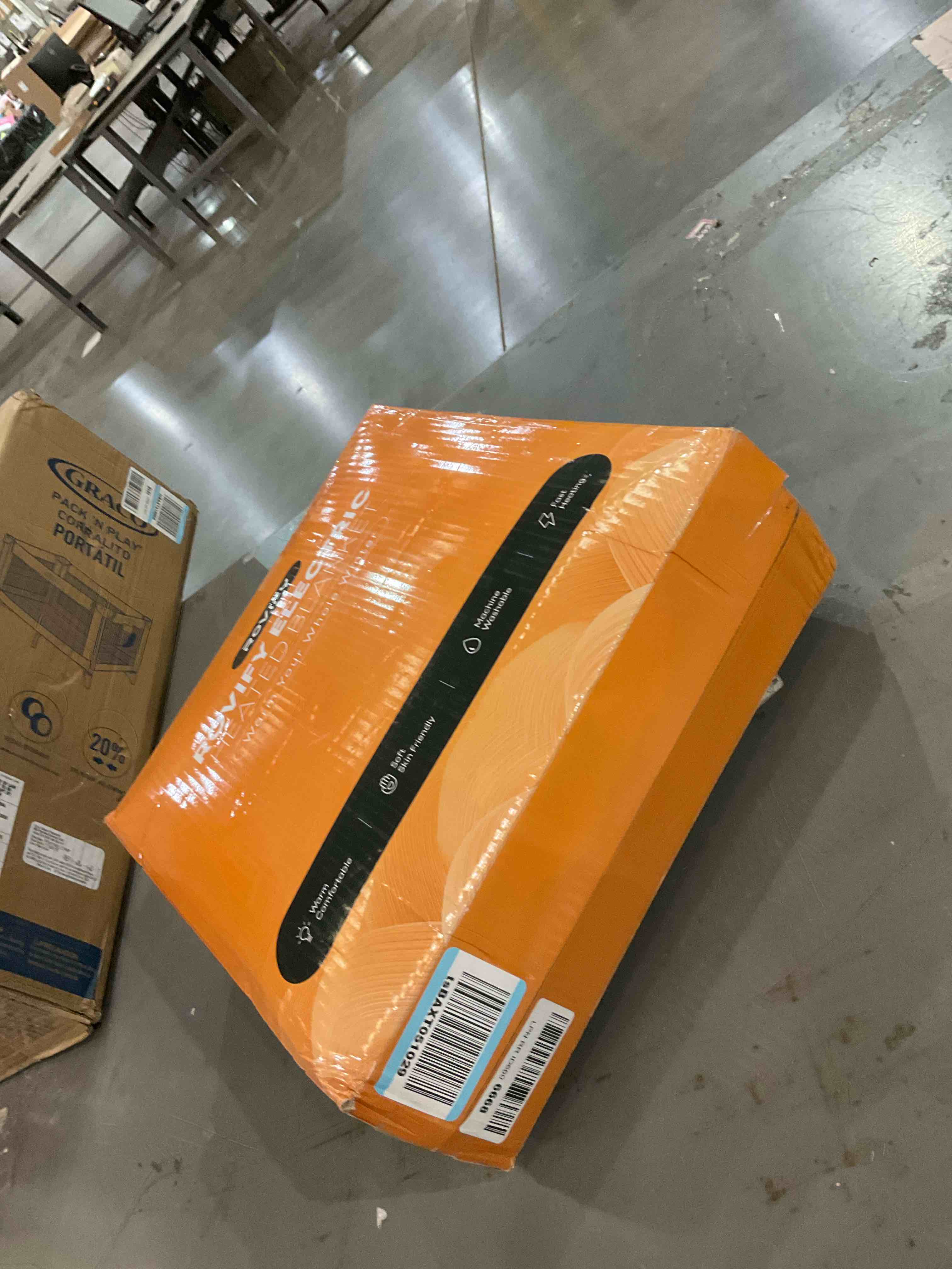 https://s3.amazonaws.com/lotting-images-prod/BargainHunt/EXS01009786_1708106558011.jpeg