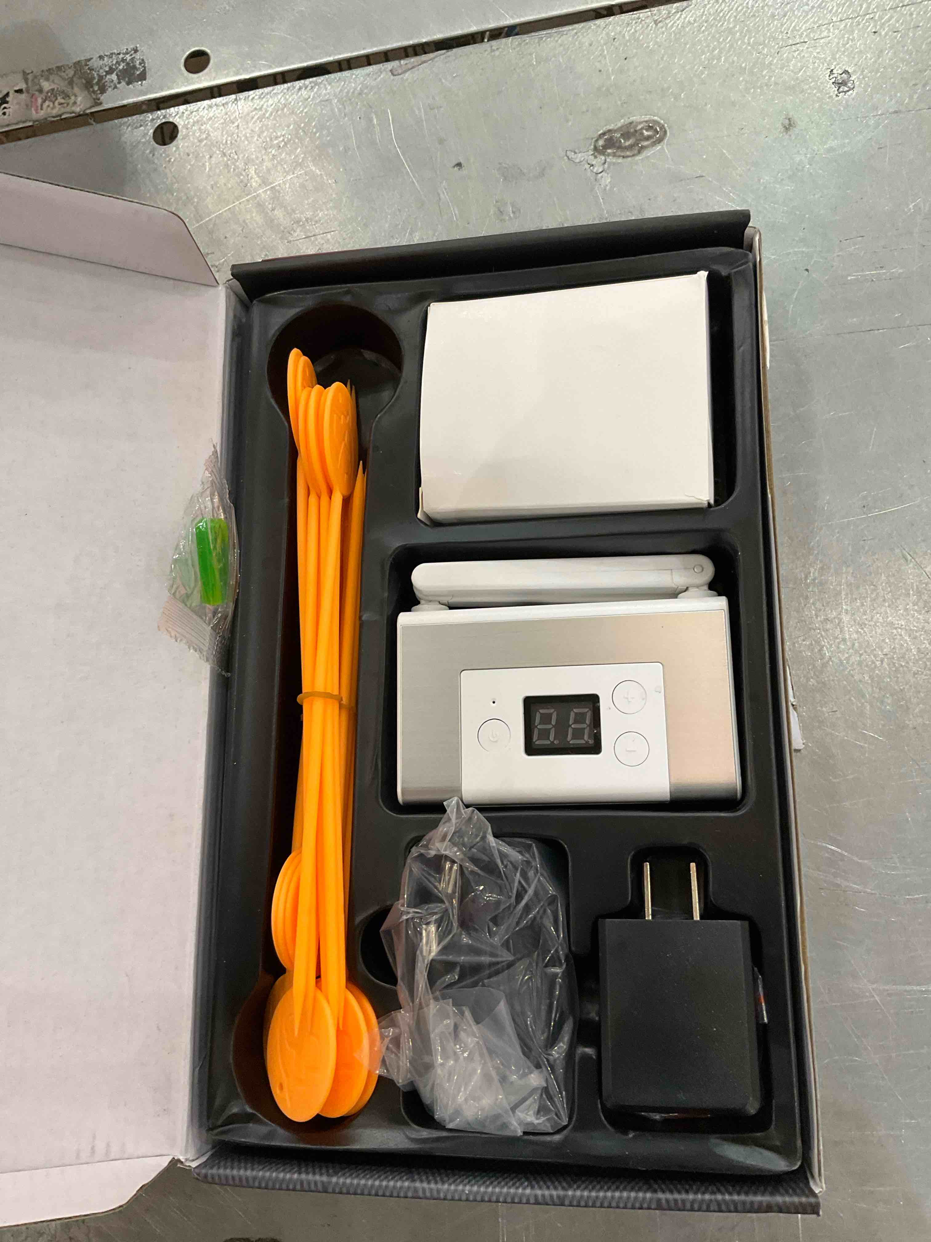 FOCUSER Electric Wireless Dog Fence System, Pet Containment System for Dogs and Pets with Waterproof and Rechargeable Collar Receiver for one Dog Container Boundary System (White)