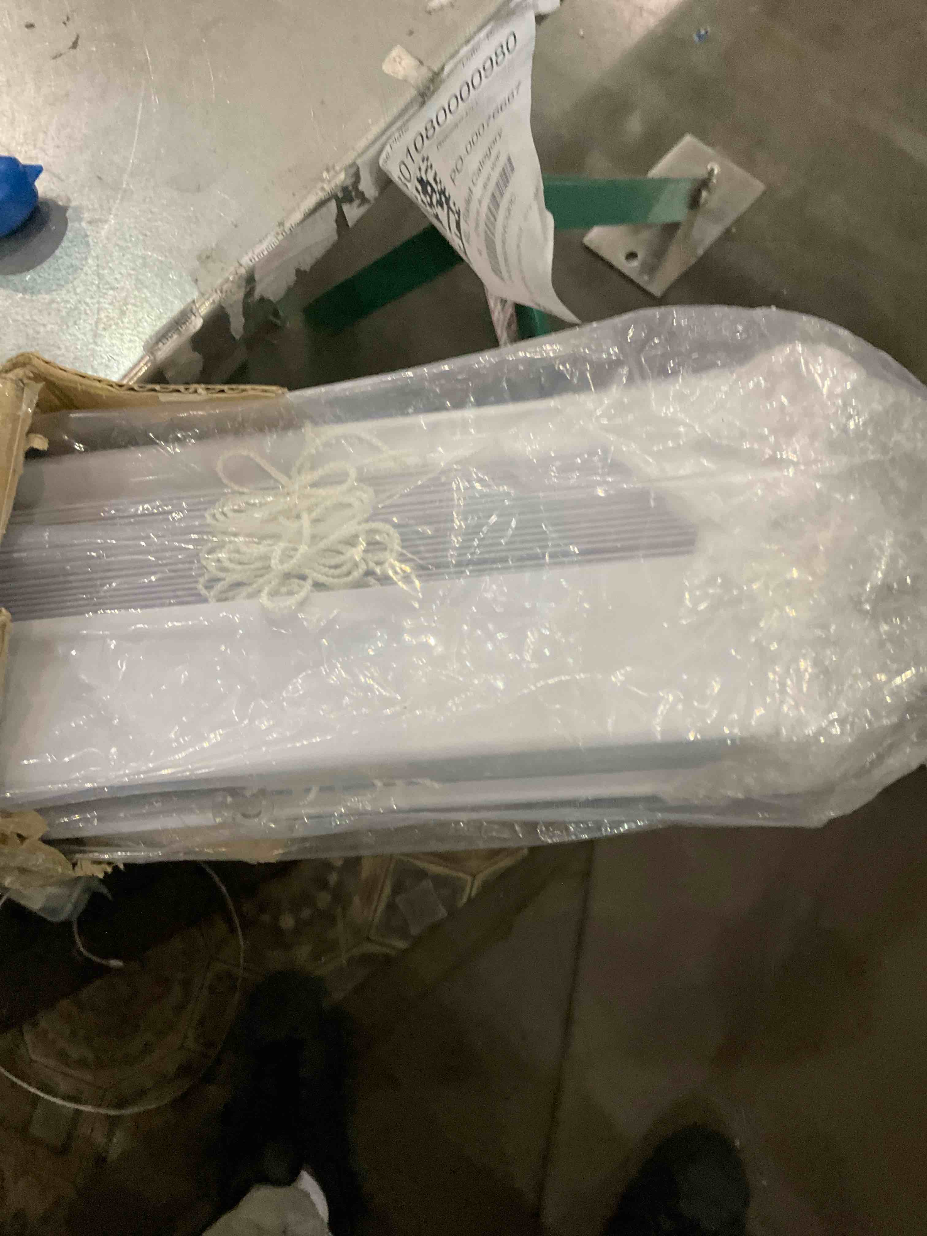 https://s3.amazonaws.com/lotting-images-prod/BargainHunt/EXS01010725_1709039255362.jpeg