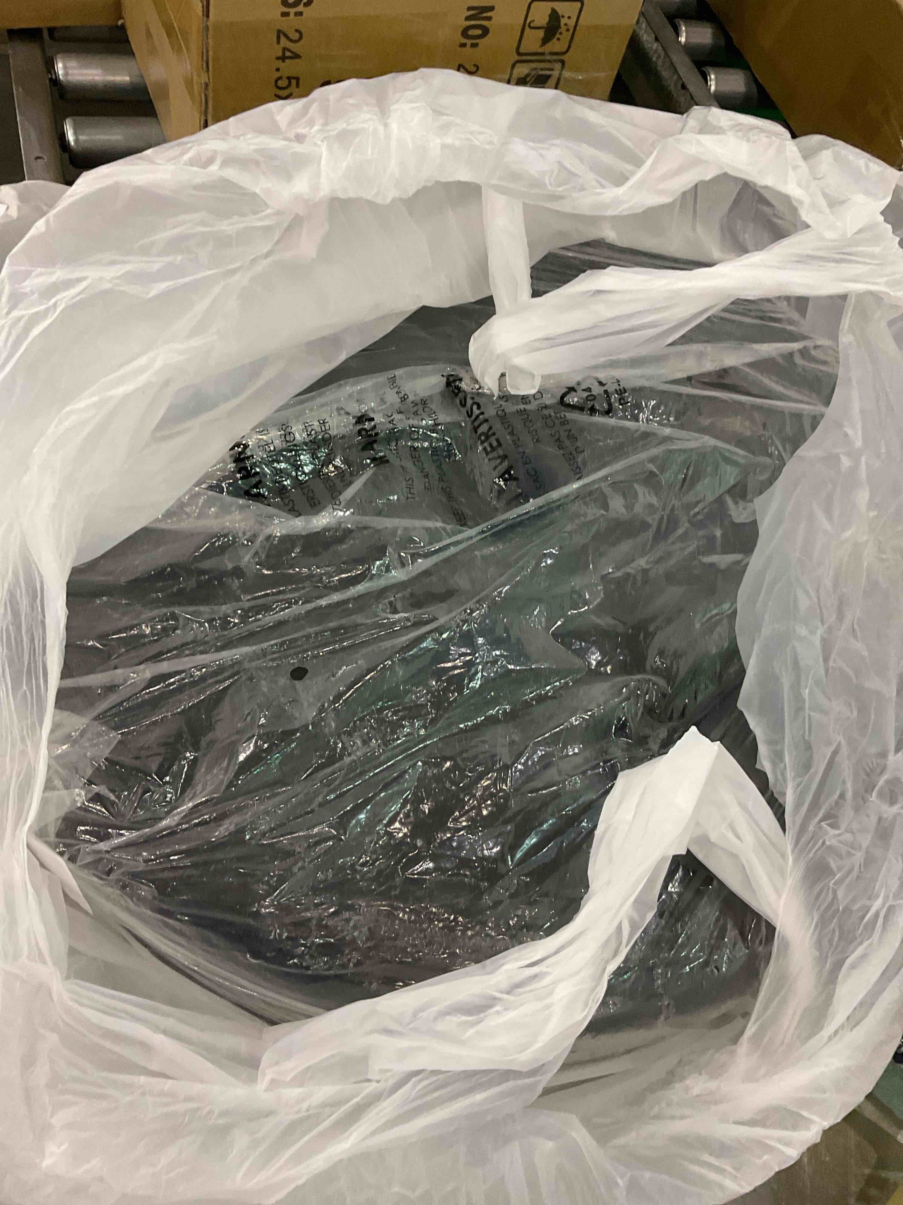 https://s3.amazonaws.com/lotting-images-prod/BargainHunt/EXS01011415_1708604516103.jpeg