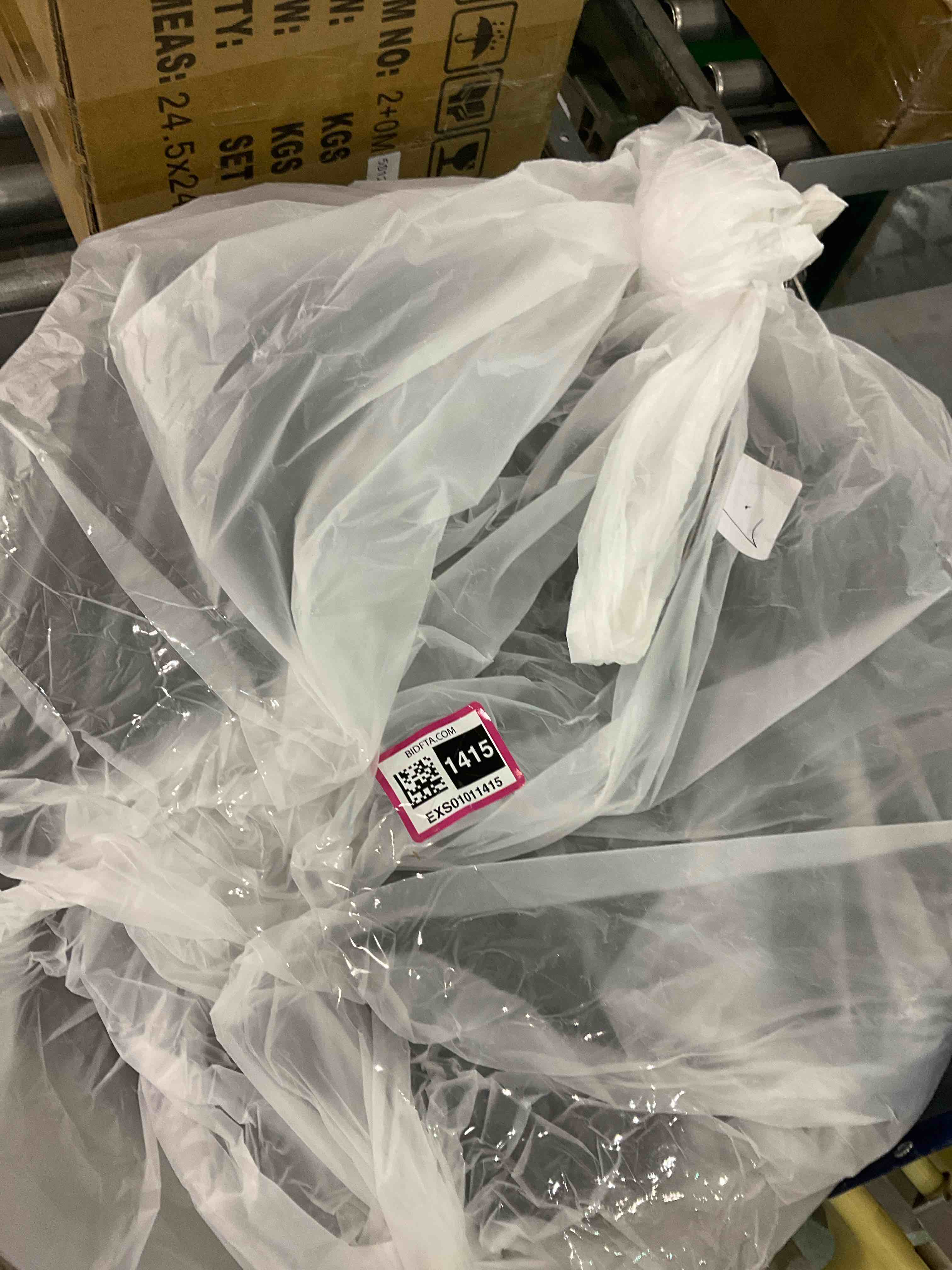 https://s3.amazonaws.com/lotting-images-prod/BargainHunt/EXS01011415_1708604546582.jpeg