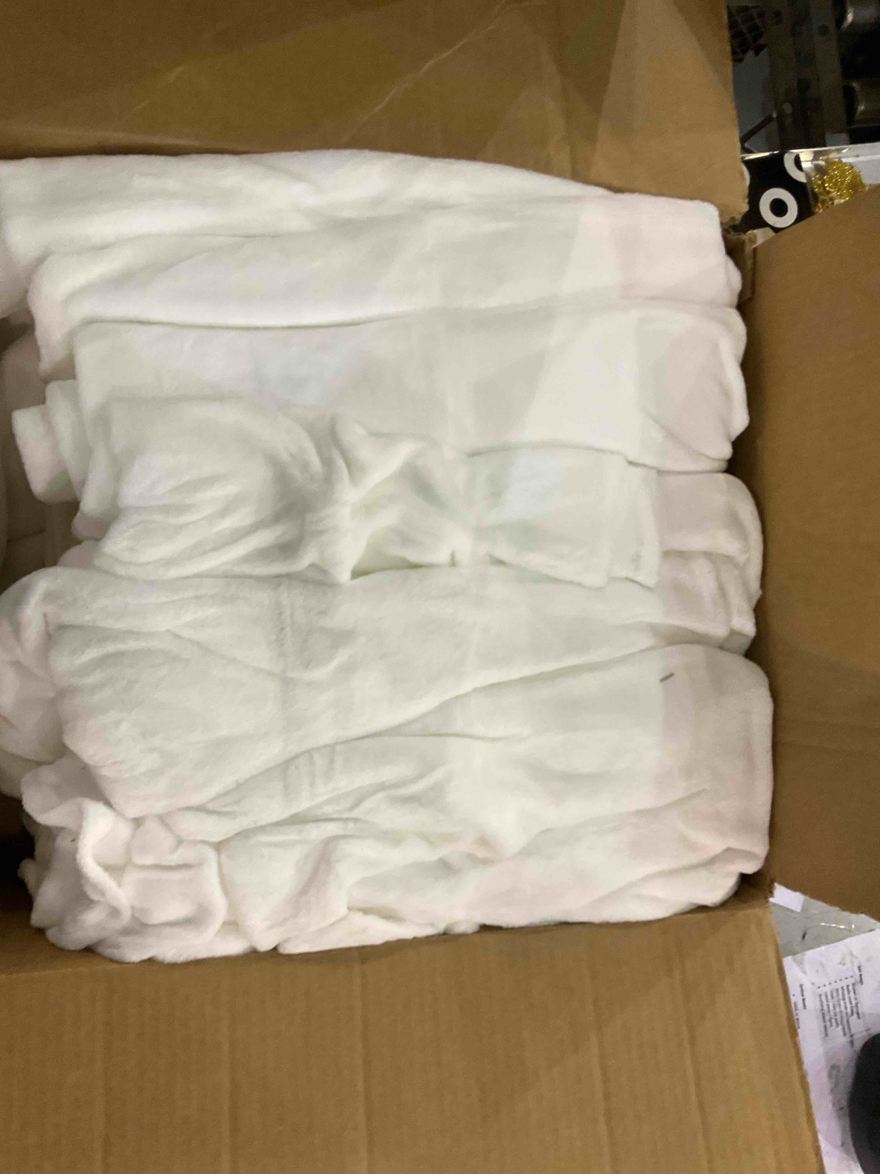 https://s3.amazonaws.com/lotting-images-prod/BargainHunt/EXS01011513_1708435329471.jpeg