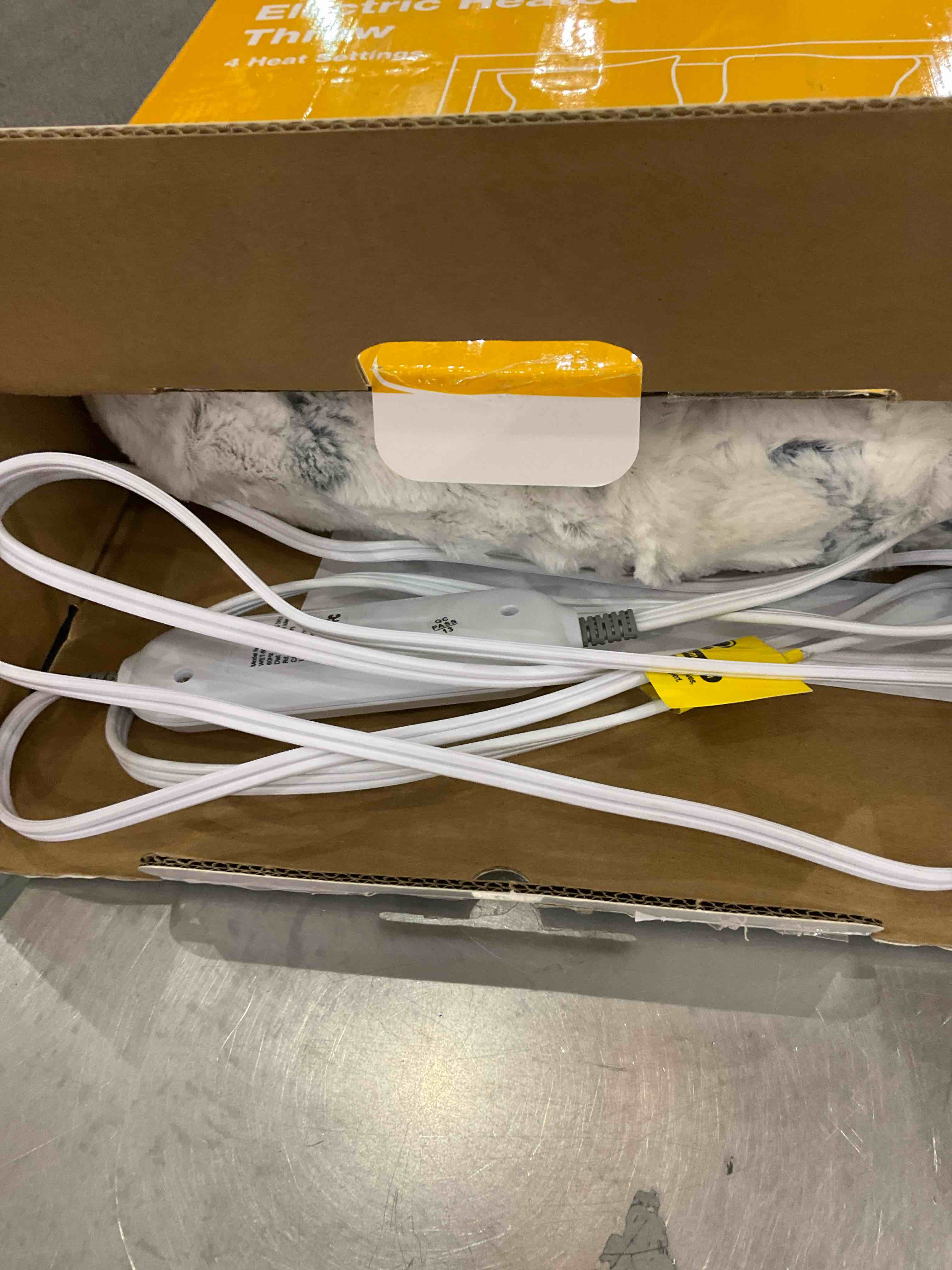 https://s3.amazonaws.com/lotting-images-prod/BargainHunt/EXS01012800_1708101324374.jpeg