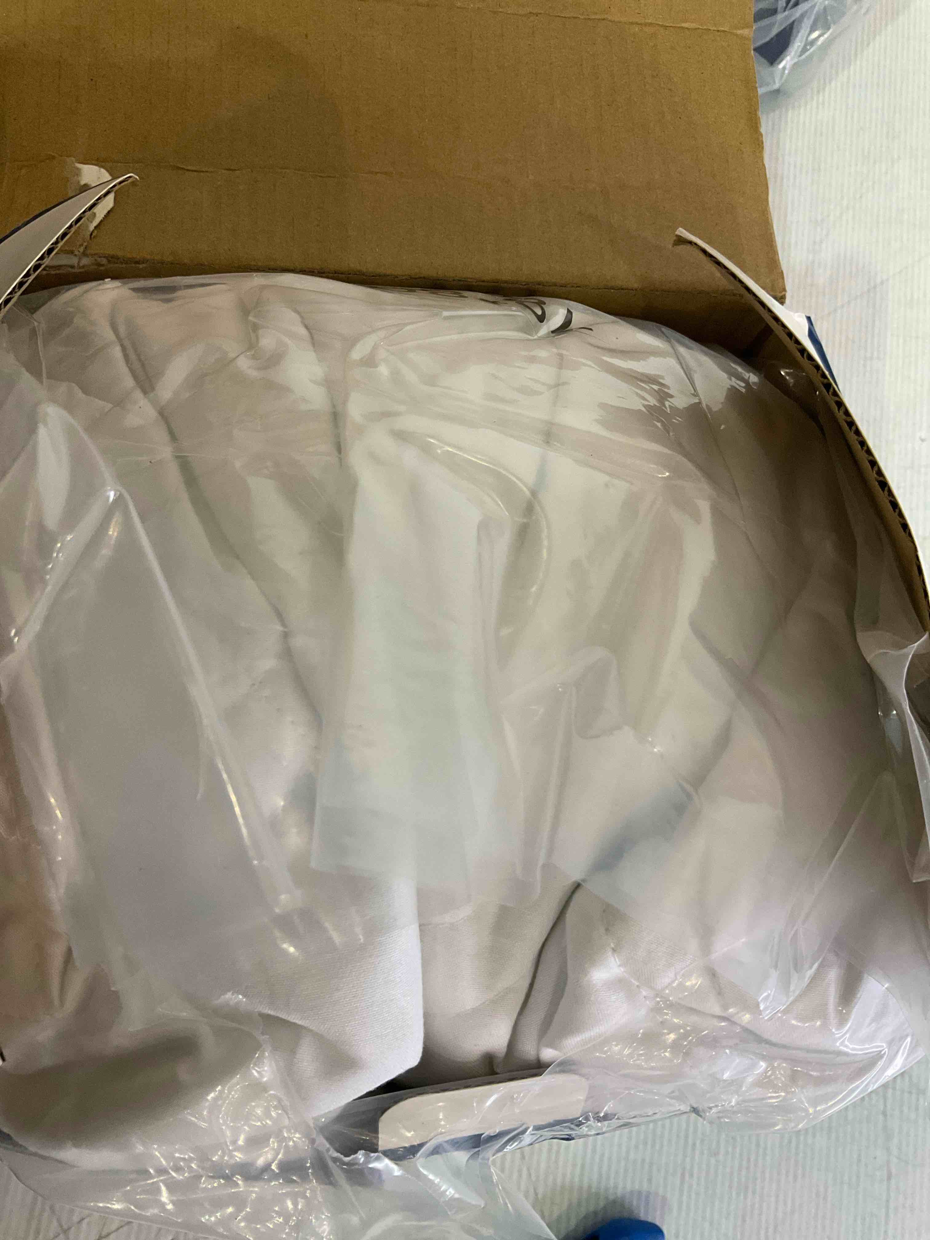 https://s3.amazonaws.com/lotting-images-prod/BargainHunt/EXS01013737_1709914764314.jpeg