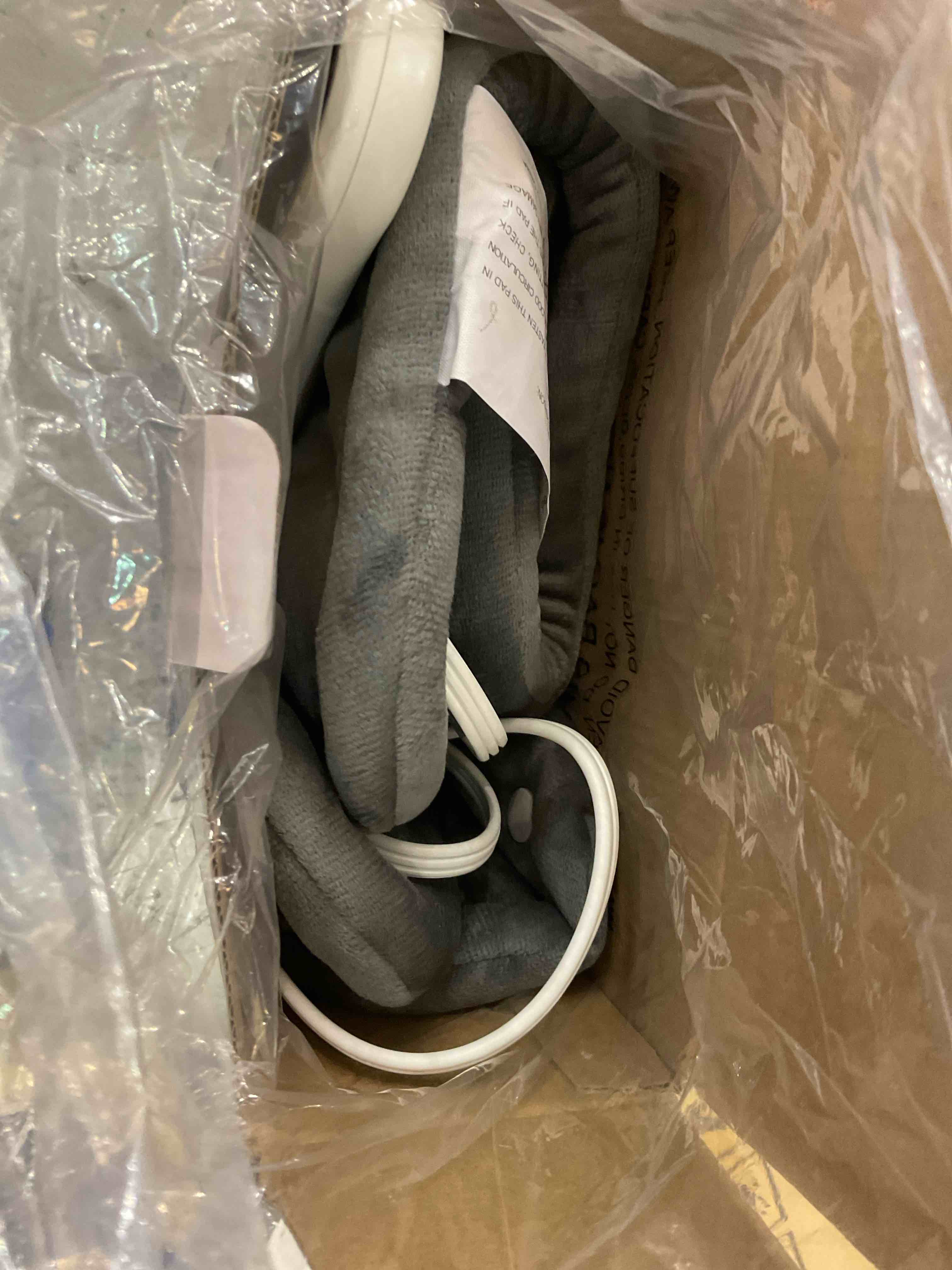 https://s3.amazonaws.com/lotting-images-prod/BargainHunt/EXS01013845_1708360700736.jpeg