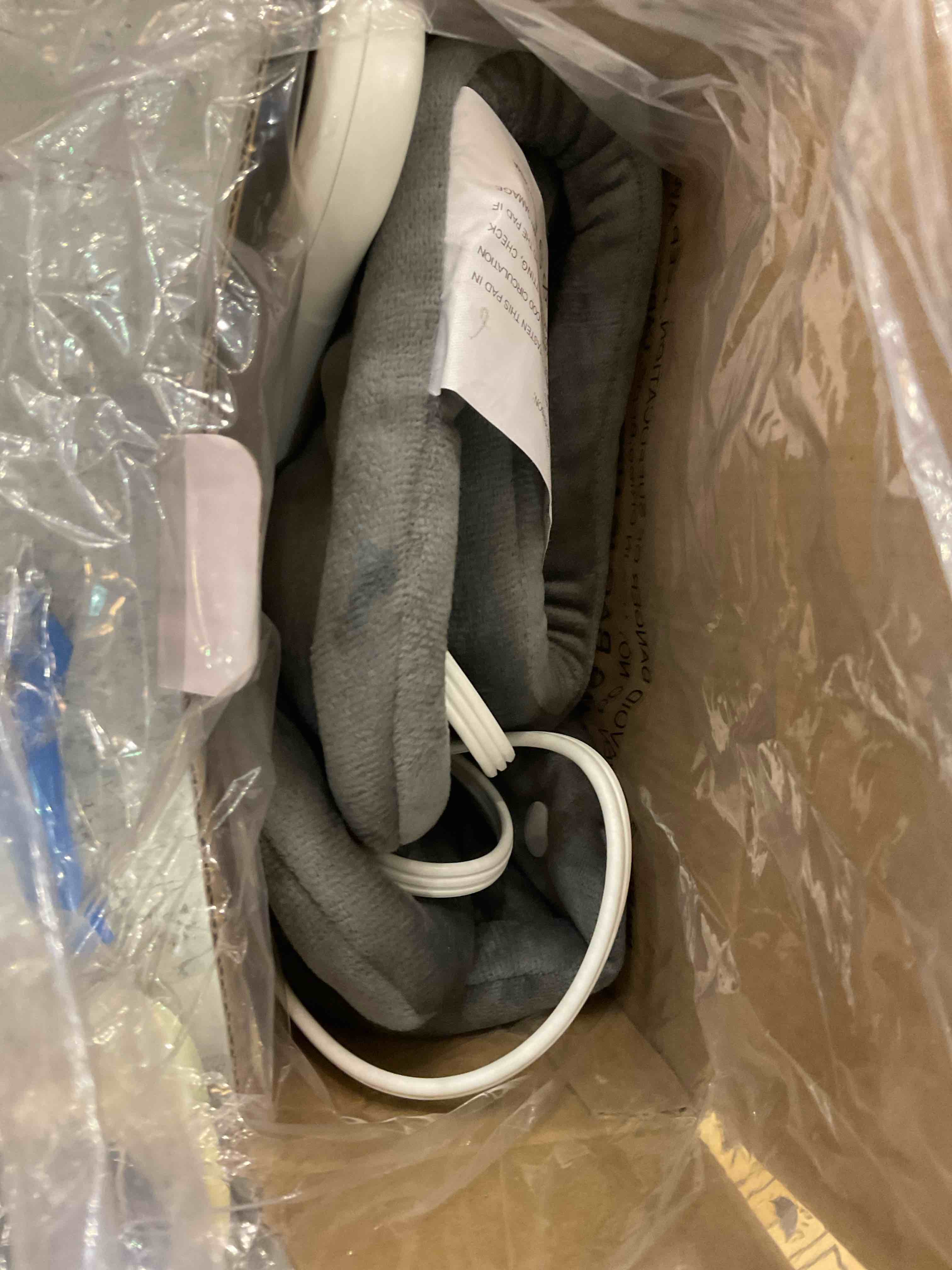 https://s3.amazonaws.com/lotting-images-prod/BargainHunt/EXS01013845_1708360702006.jpeg
