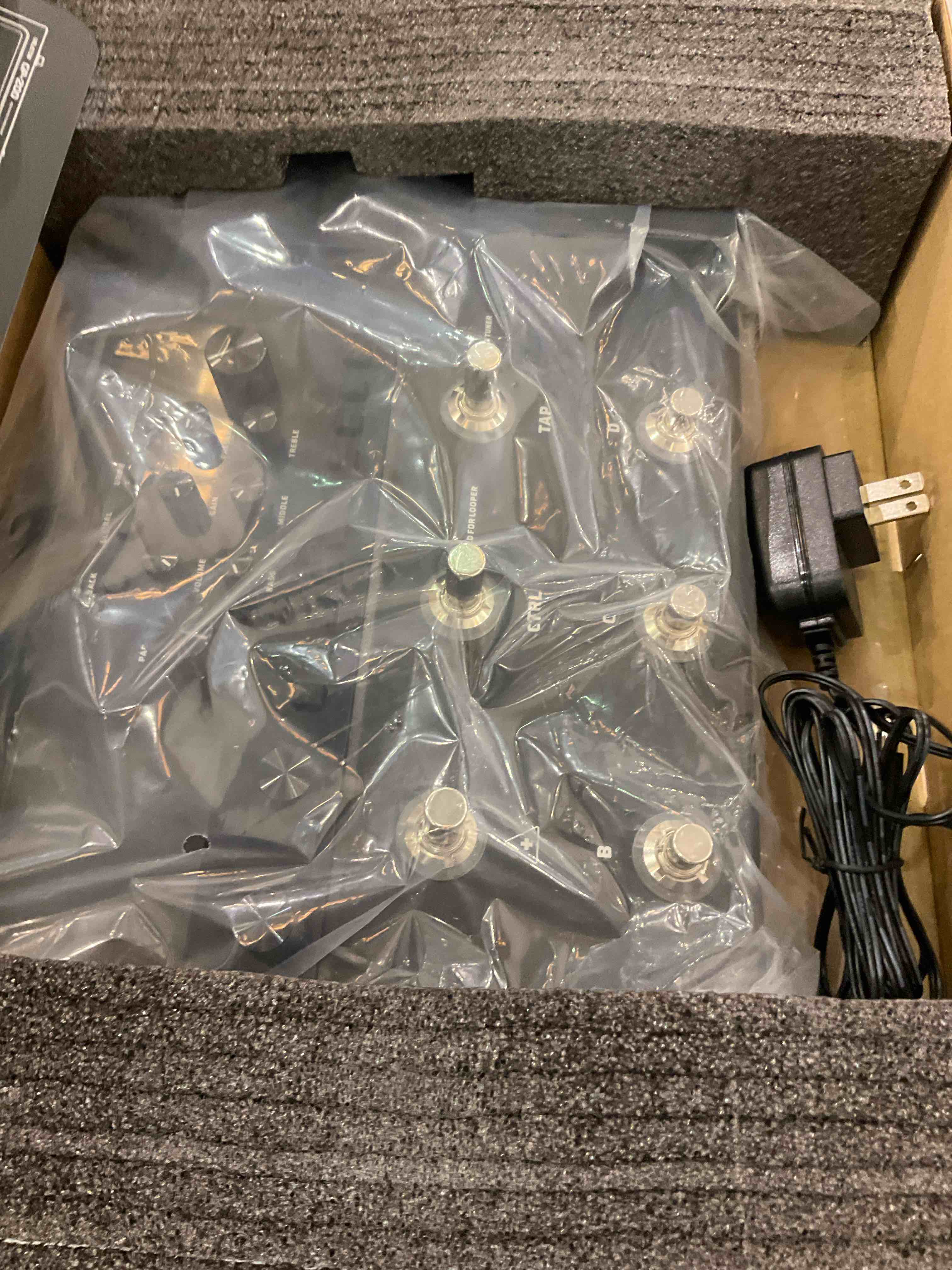 https://s3.amazonaws.com/lotting-images-prod/BargainHunt/EXS01013862_1708358536611.jpeg