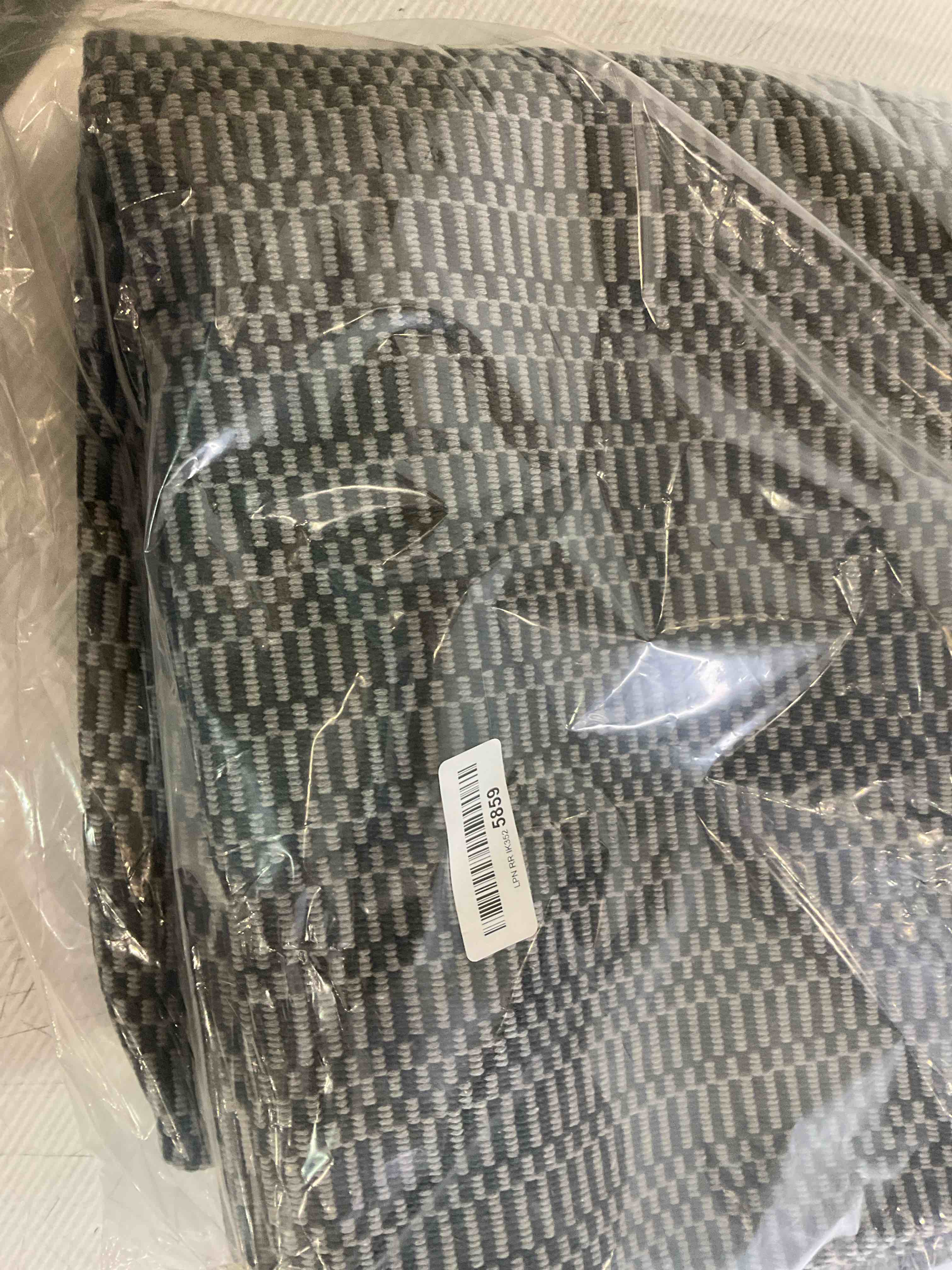 https://s3.amazonaws.com/lotting-images-prod/BargainHunt/EXS01014109_1709902578412.jpeg