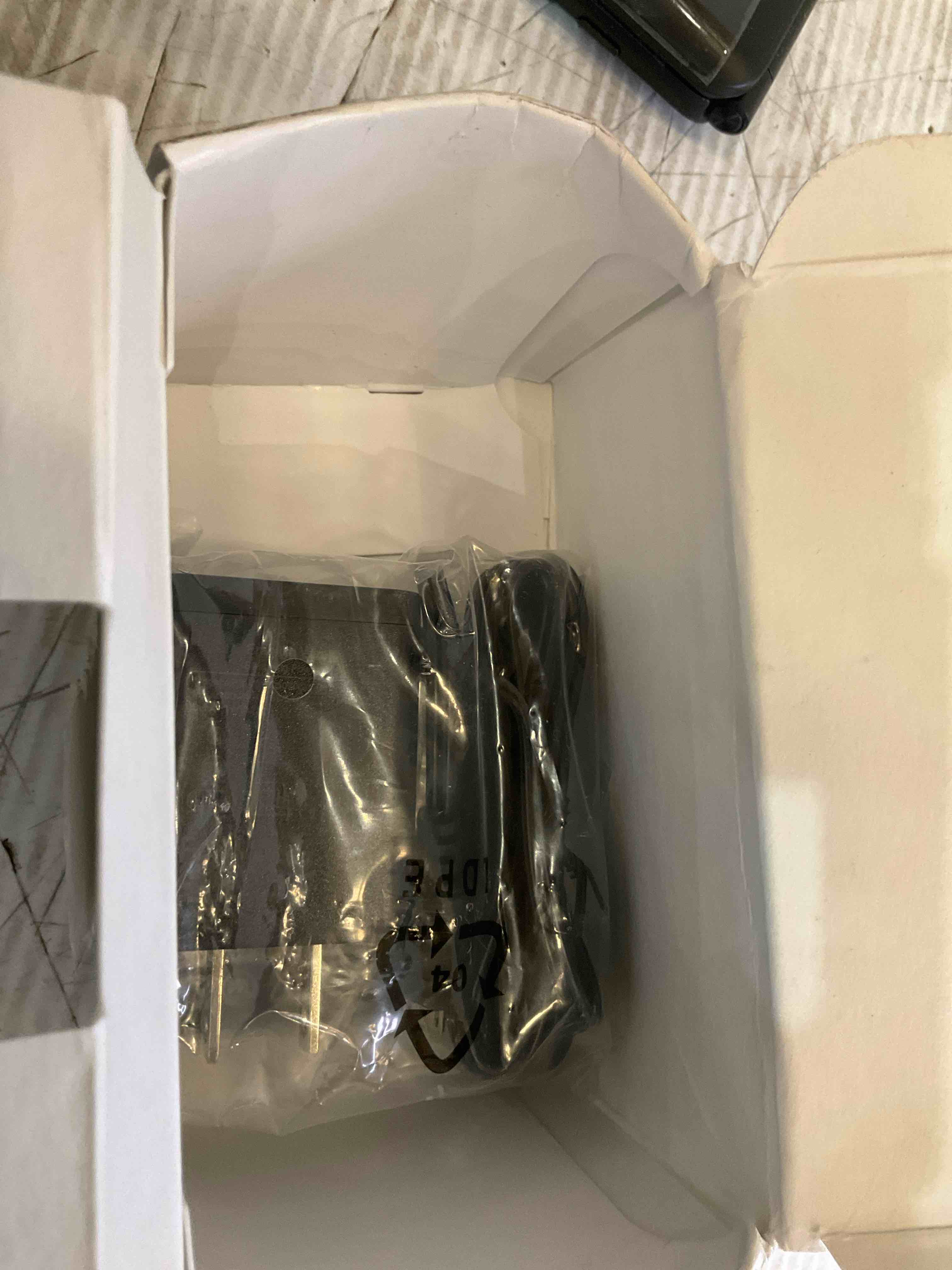 https://s3.amazonaws.com/lotting-images-prod/BargainHunt/EXS01014148_1719248687719.jpeg