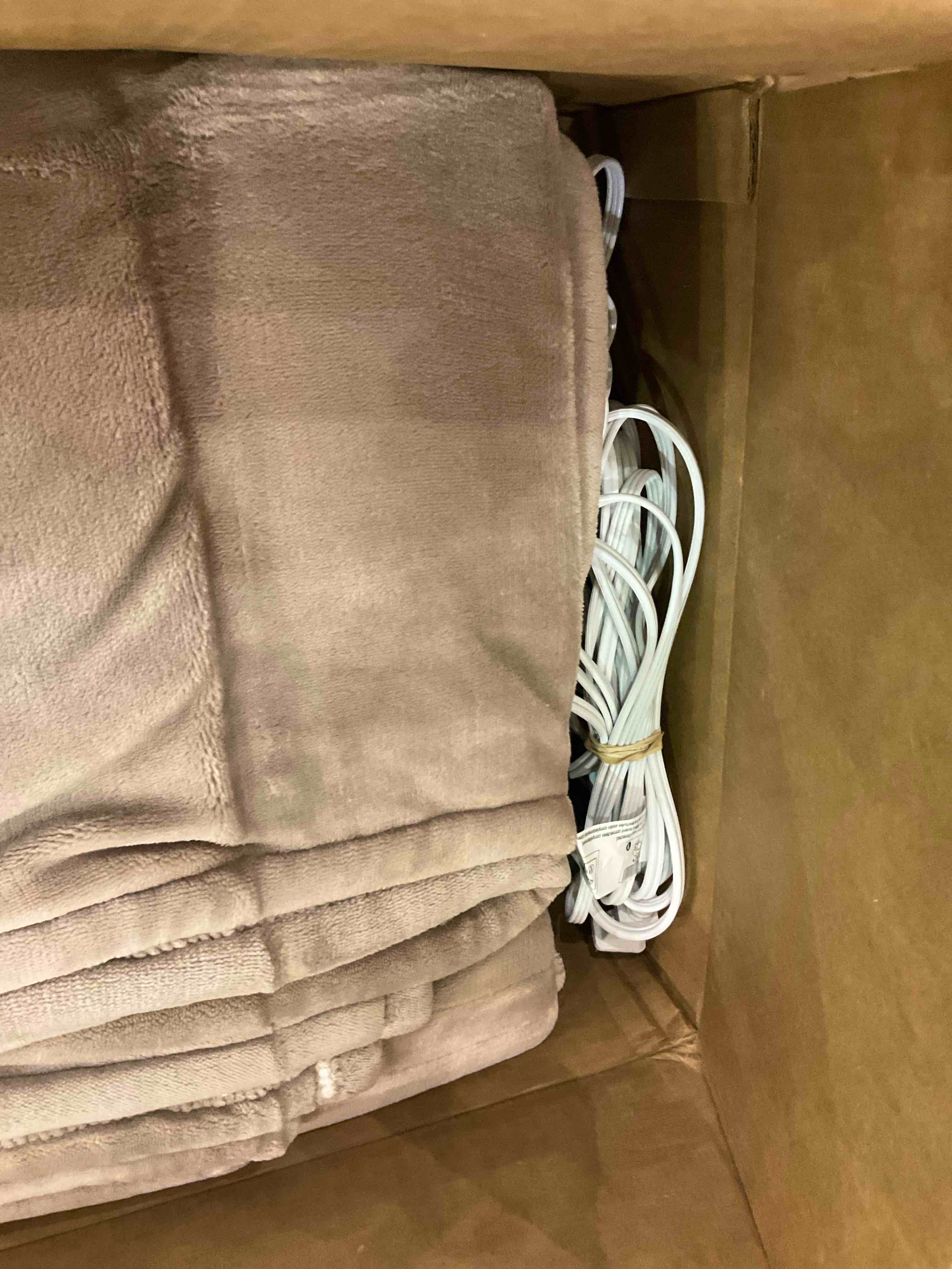 https://s3.amazonaws.com/lotting-images-prod/BargainHunt/EXS01014424_1709051734683.jpeg